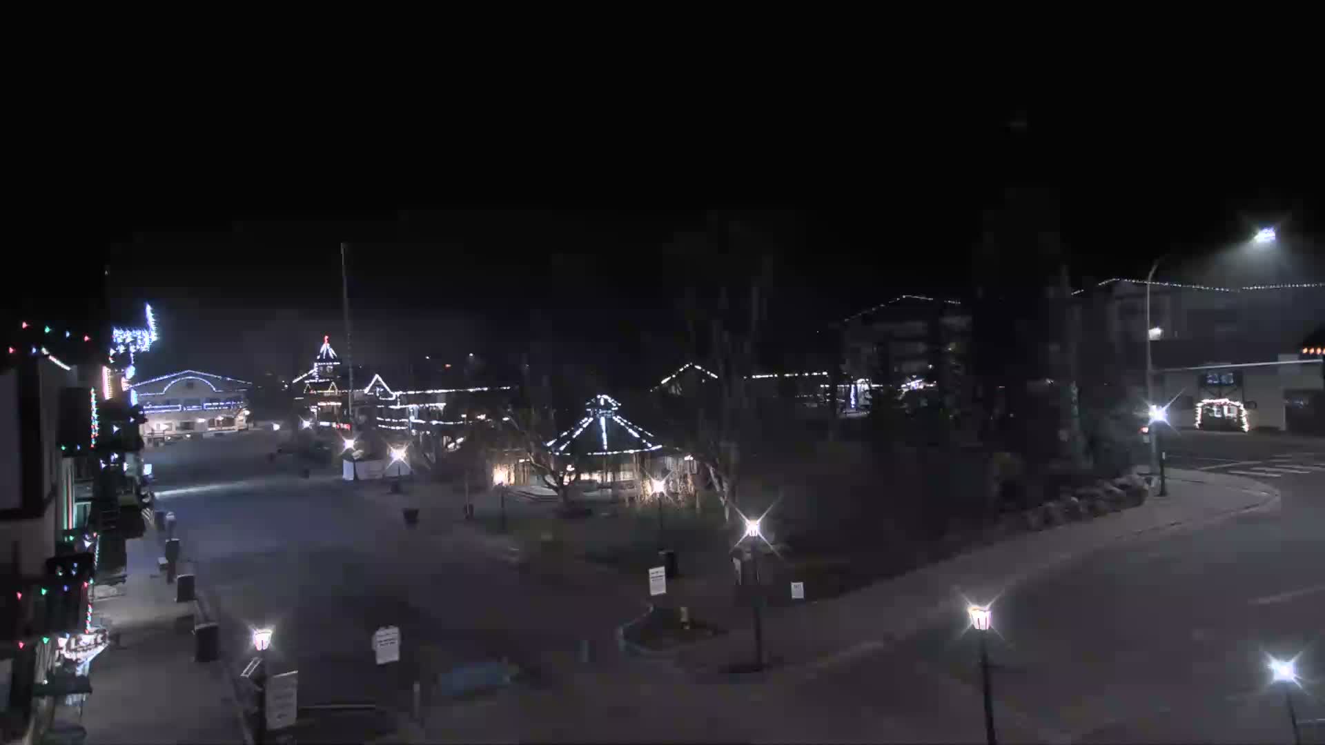 Leavenworth  Village Tumwater Mountain View Live Cam - Leavenworth, Chelan, Washington, USA