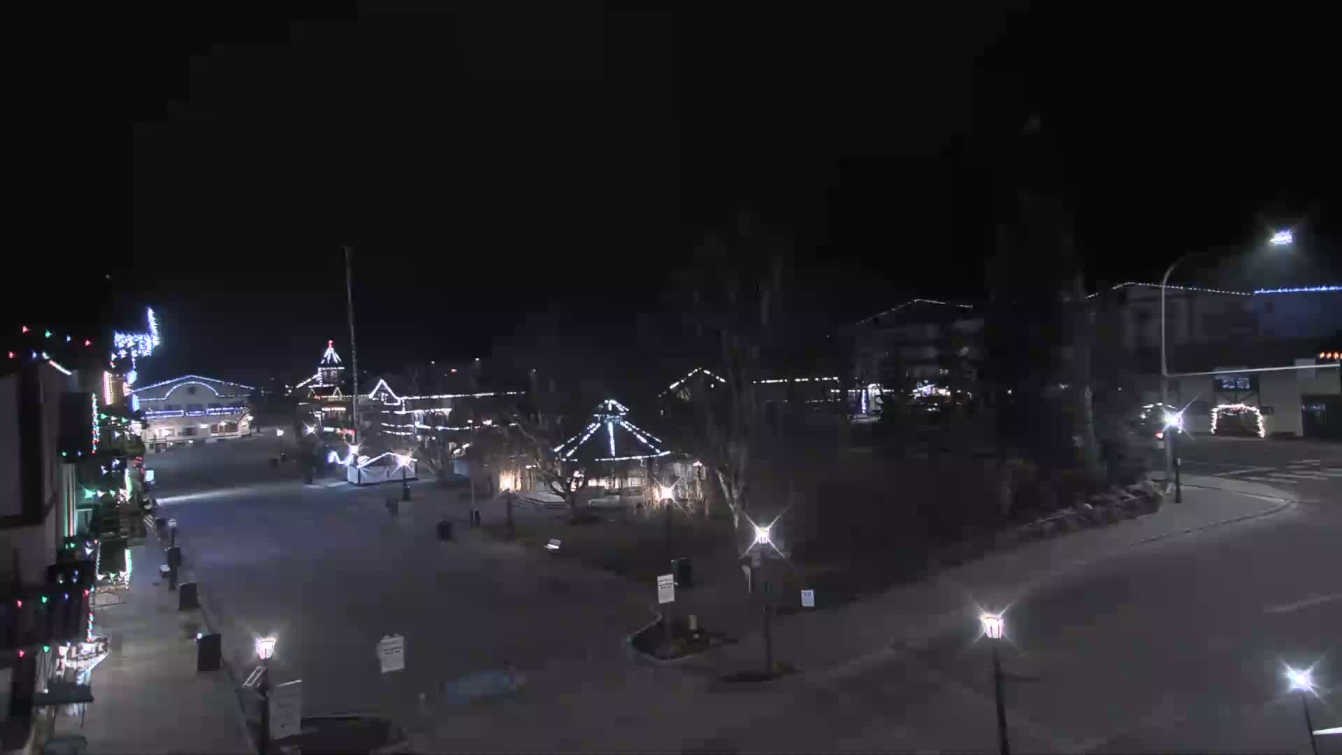 Leavenworth  Village Tumwater Mountain View Live Cam - Leavenworth, Chelan, Washington, USA