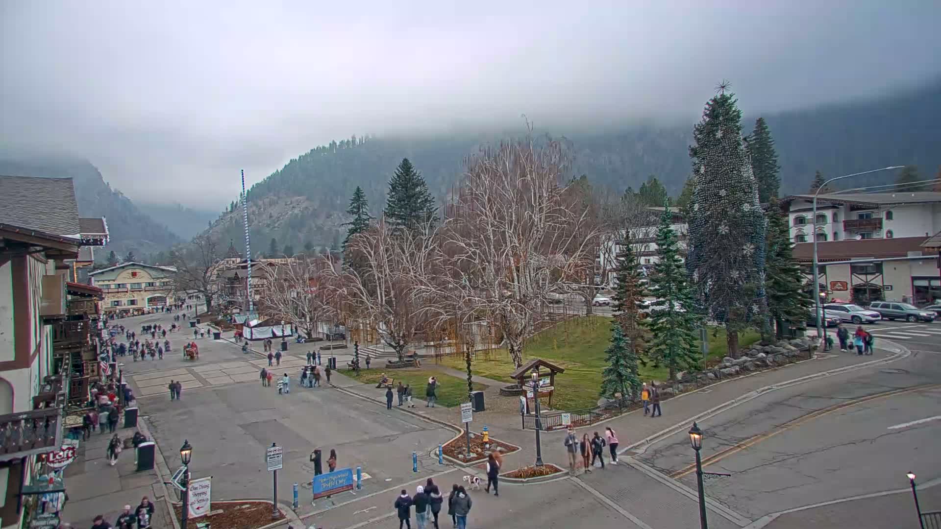 Leavenworth  Village Tumwater Mountain View Live Cam - Leavenworth, Chelan, Washington, USA