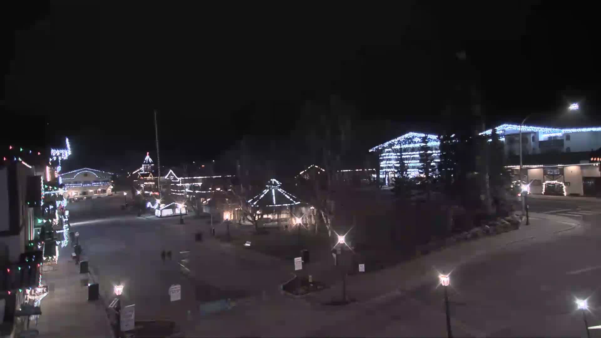 Leavenworth  Village Tumwater Mountain View Live Cam - Leavenworth, Chelan, Washington, USA