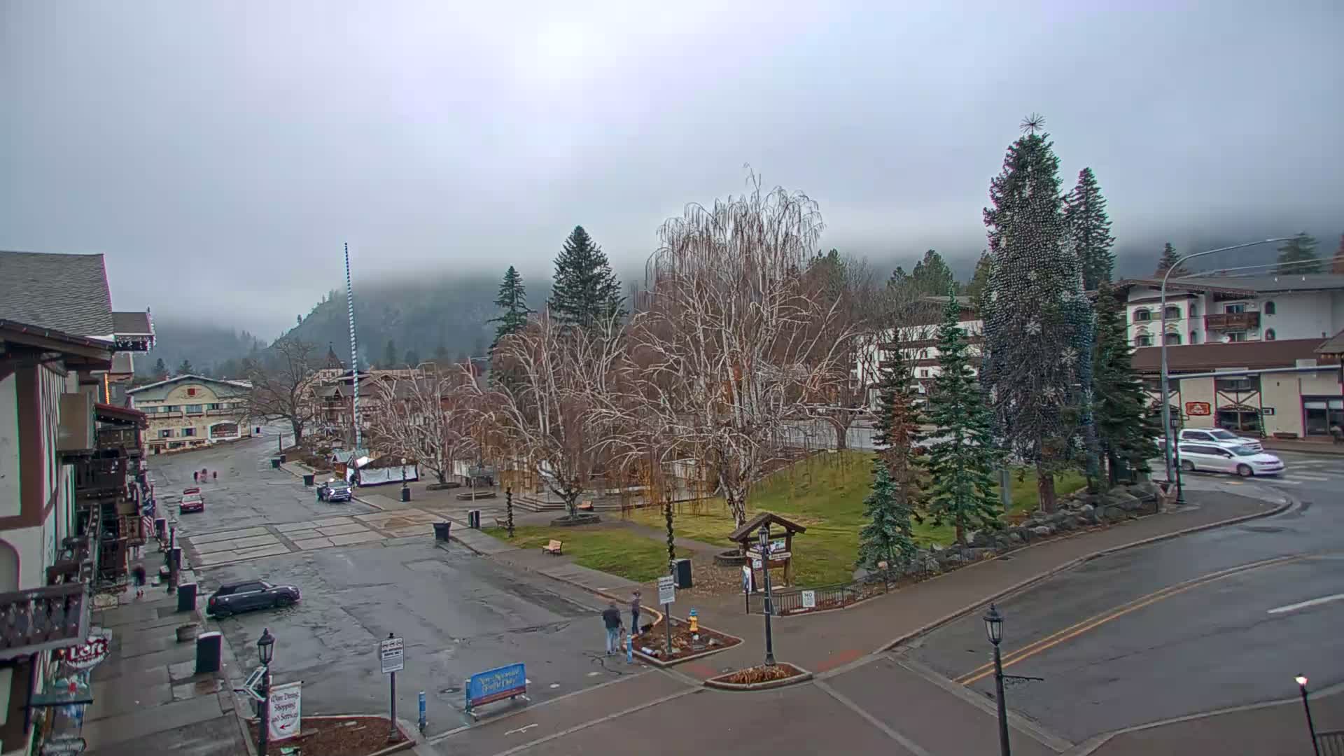 Leavenworth  Village Tumwater Mountain View Live Cam - Leavenworth, Chelan, Washington, USA