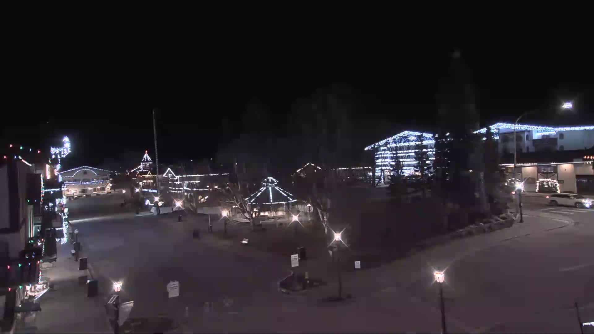 Leavenworth  Village Tumwater Mountain View Live Cam - Leavenworth, Chelan, Washington, USA