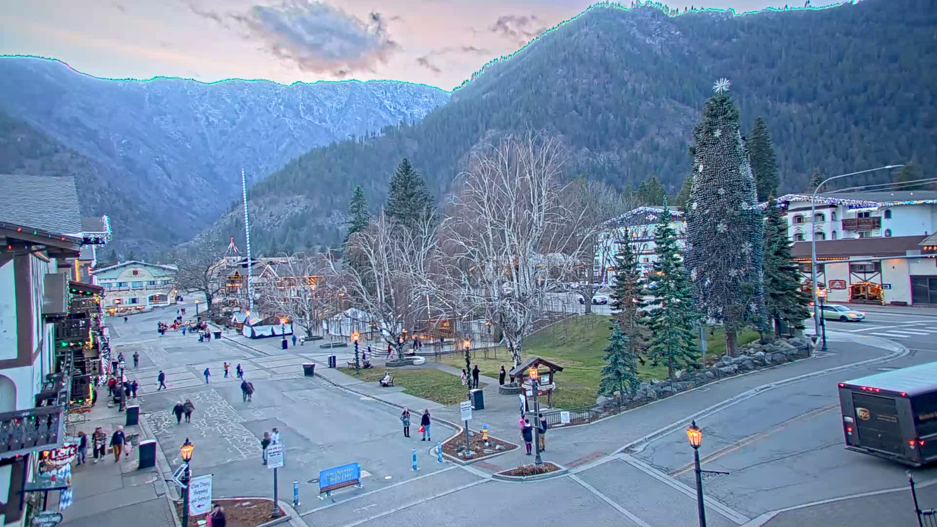 Leavenworth  Village Tumwater Mountain View Live Cam - Leavenworth, Chelan, Washington, USA