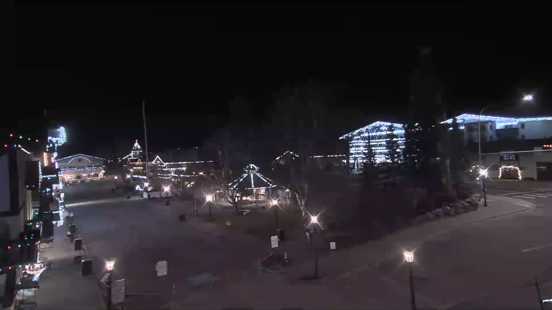 Leavenworth  Village Tumwater Mountain View Live Cam - Leavenworth, Chelan, Washington, USA