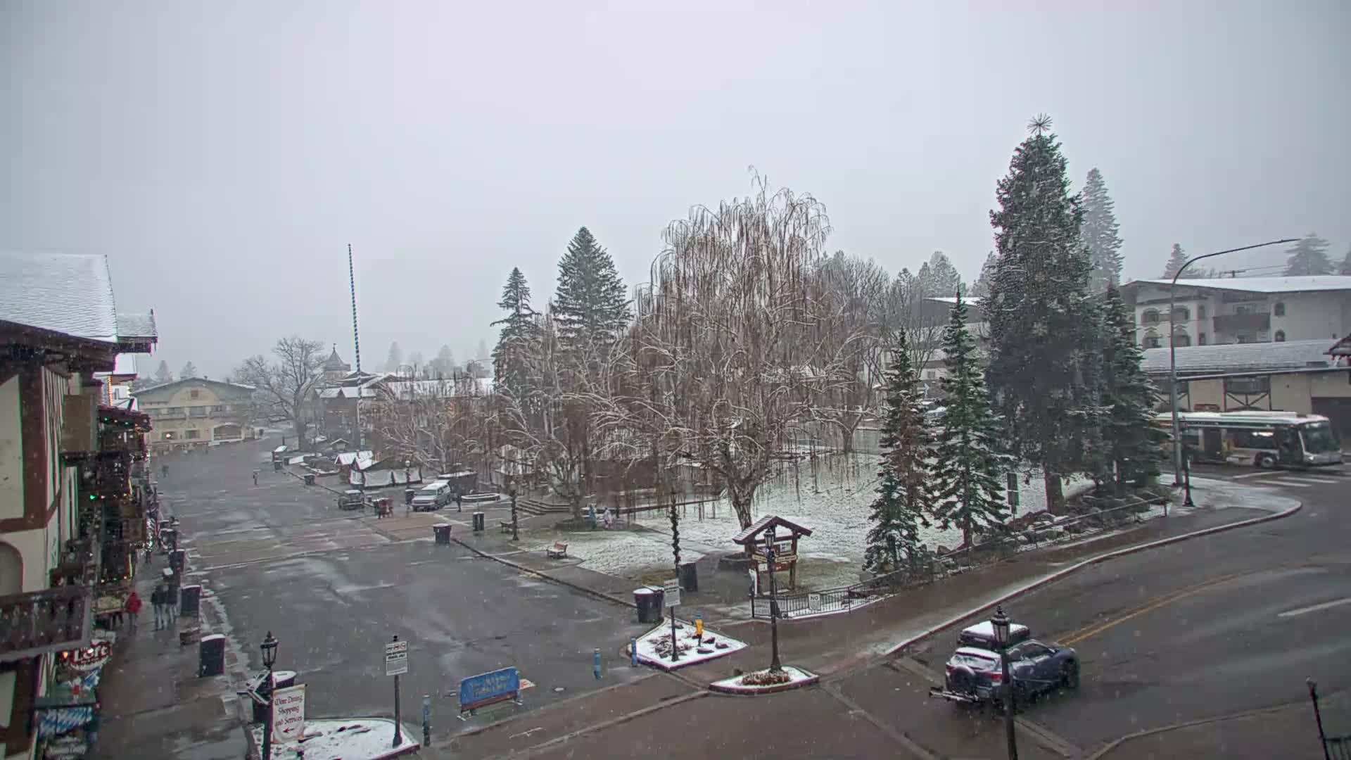 Leavenworth  Village Tumwater Mountain View Live Cam - Leavenworth, Chelan, Washington, USA