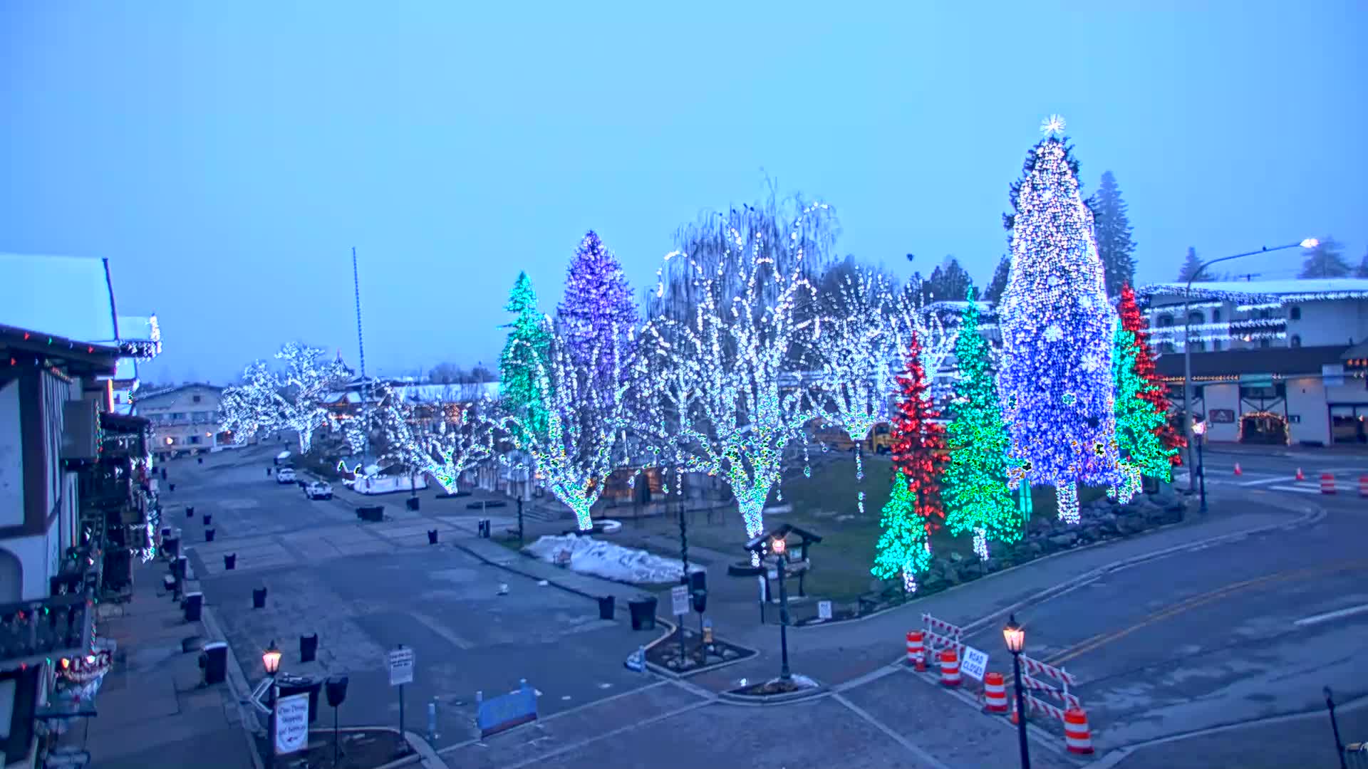 Leavenworth  Village Tumwater Mountain View Live Cam - Leavenworth, Chelan, Washington, USA