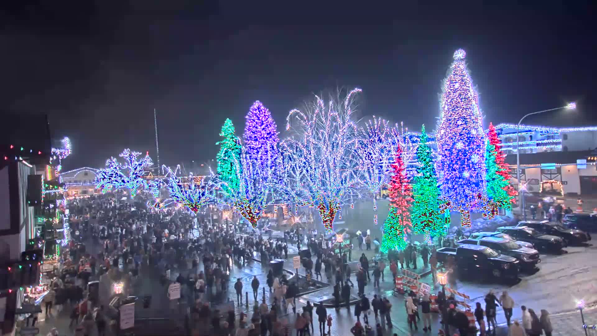 Leavenworth  Village Tumwater Mountain View Live Cam - Leavenworth, Chelan, Washington, USA