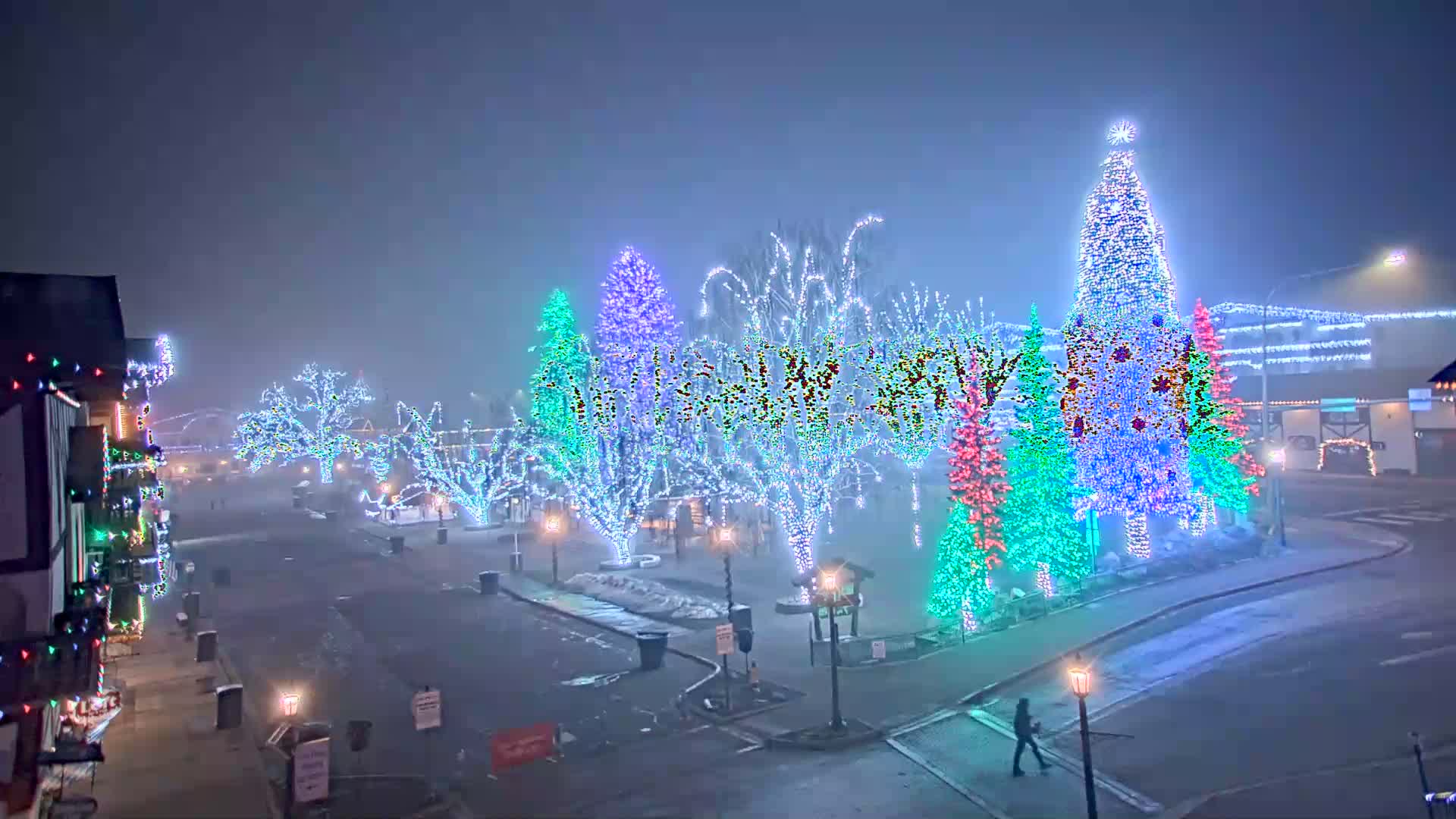 Leavenworth  Village Tumwater Mountain View Live Cam - Leavenworth, Chelan, Washington, USA