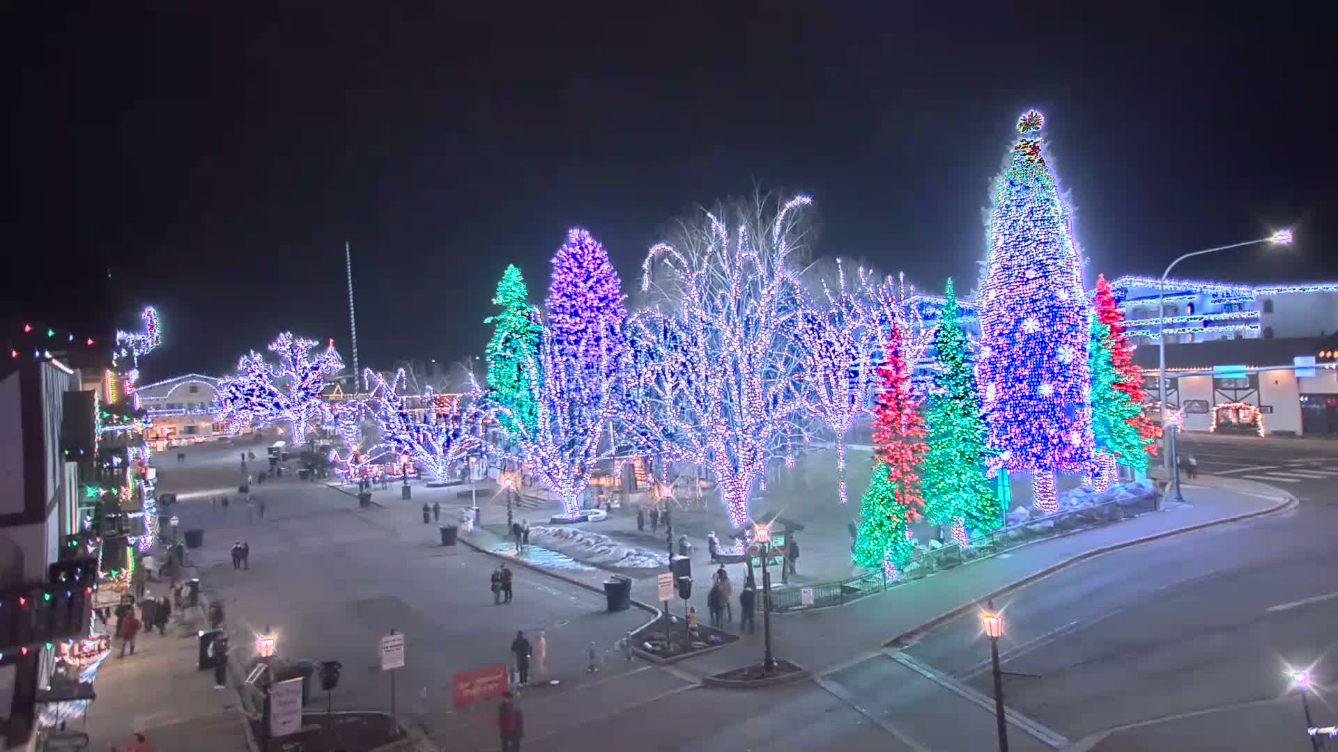 Leavenworth  Village Tumwater Mountain View Live Cam - Leavenworth, Chelan, Washington, USA