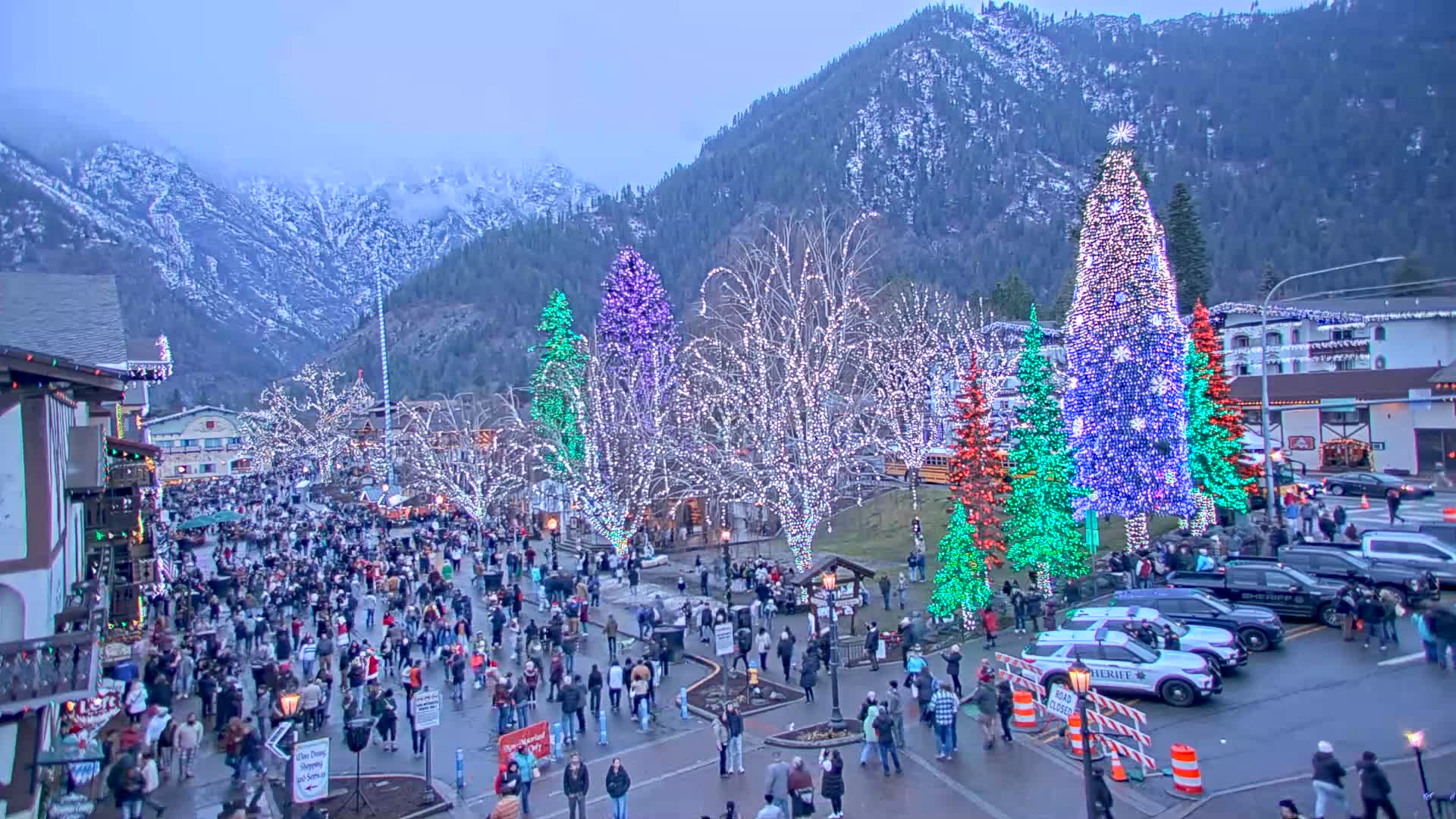 Leavenworth  Village Tumwater Mountain View Live Cam - Leavenworth, Chelan, Washington, USA