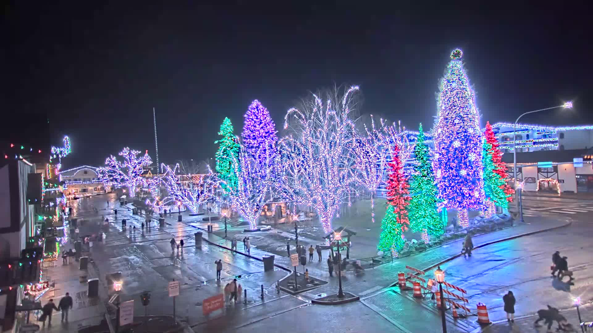 Leavenworth  Village Tumwater Mountain View Live Cam - Leavenworth, Chelan, Washington, USA