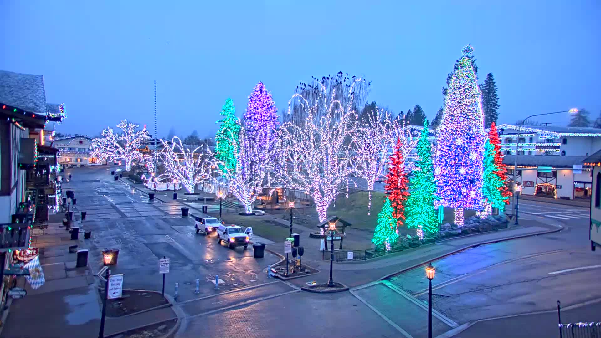 Leavenworth  Village Tumwater Mountain View Live Cam - Leavenworth, Chelan, Washington, USA