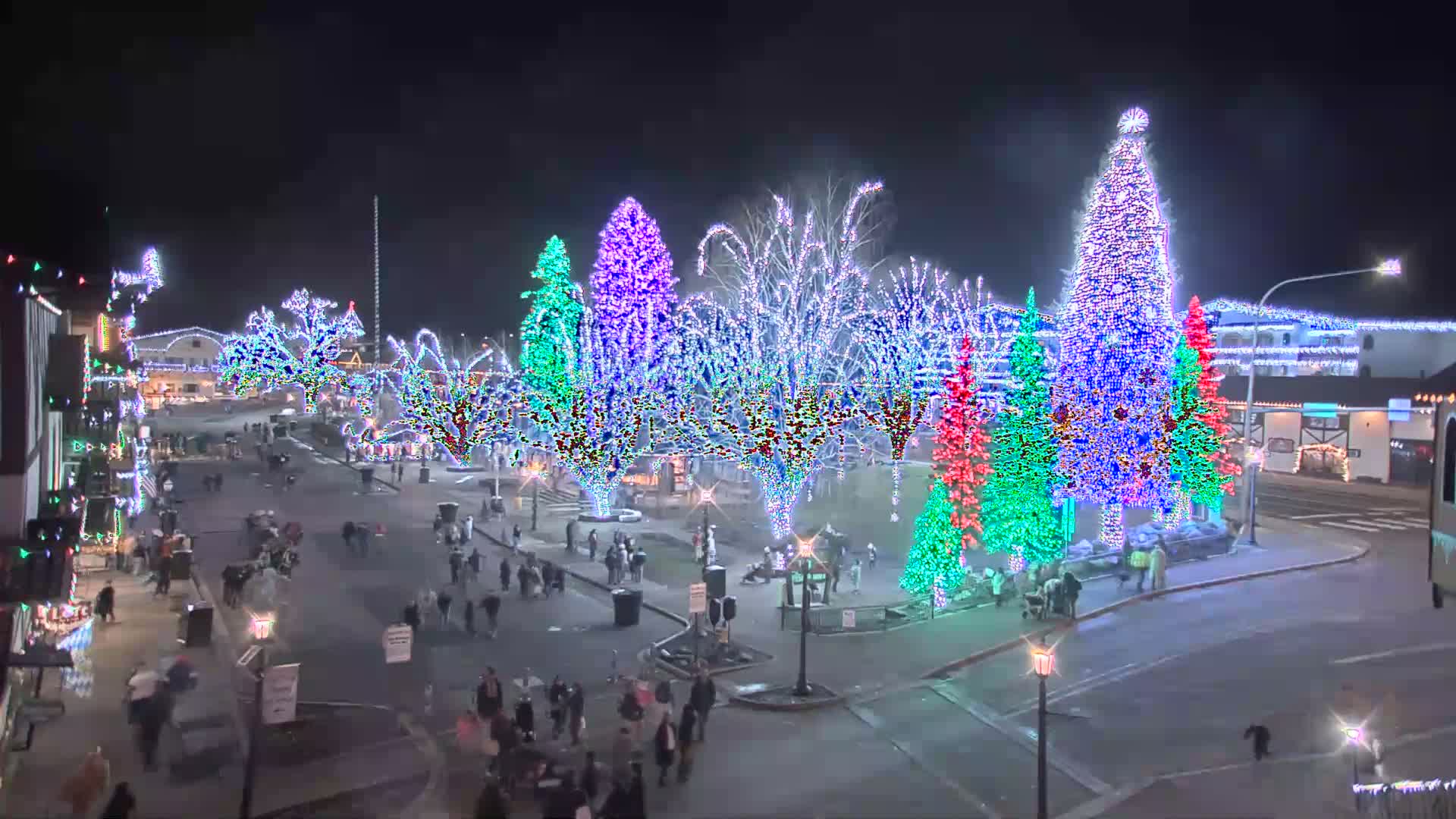 Leavenworth  Village Tumwater Mountain View Live Cam - Leavenworth, Chelan, Washington, USA