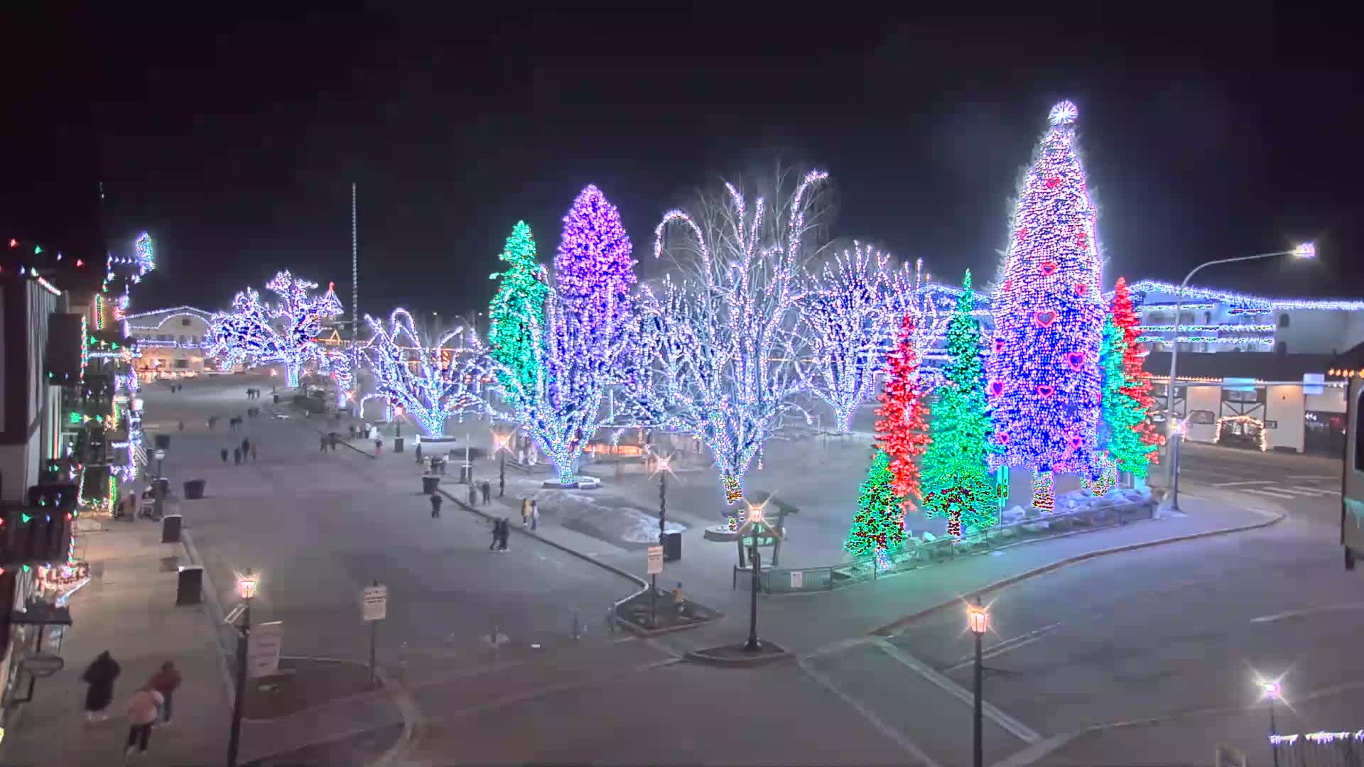 Leavenworth  Village Tumwater Mountain View Live Cam - Leavenworth, Chelan, Washington, USA