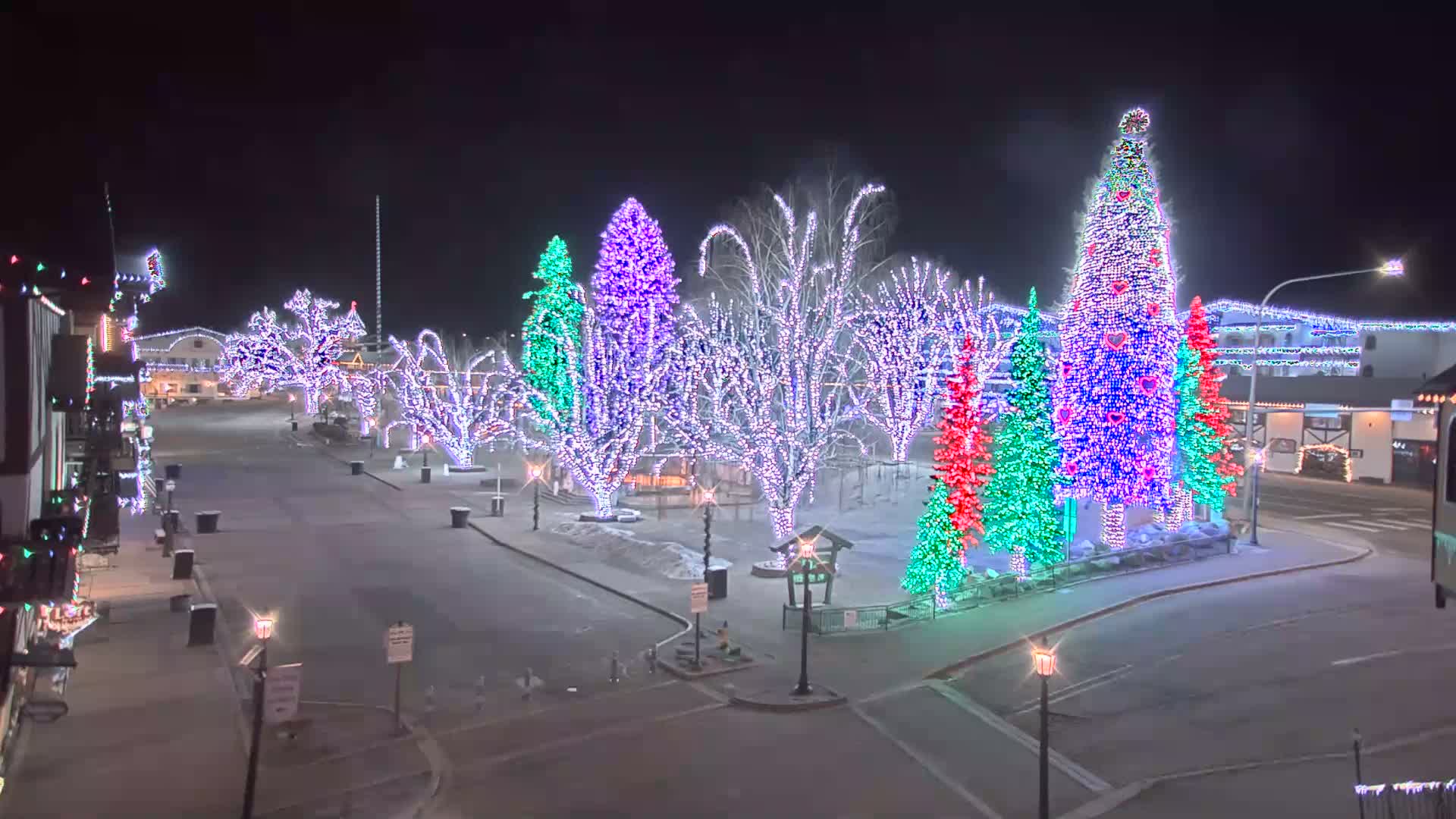 Leavenworth  Village Tumwater Mountain View Live Cam - Leavenworth, Chelan, Washington, USA