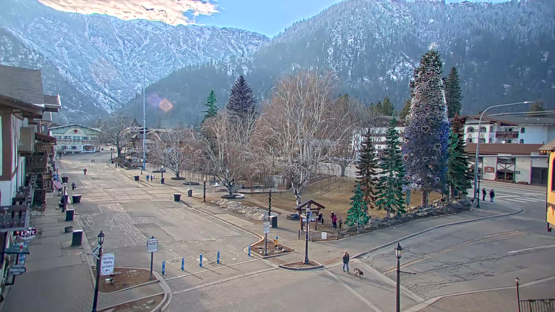 Leavenworth  Village Tumwater Mountain View Live Cam - Leavenworth, Chelan, Washington, USA