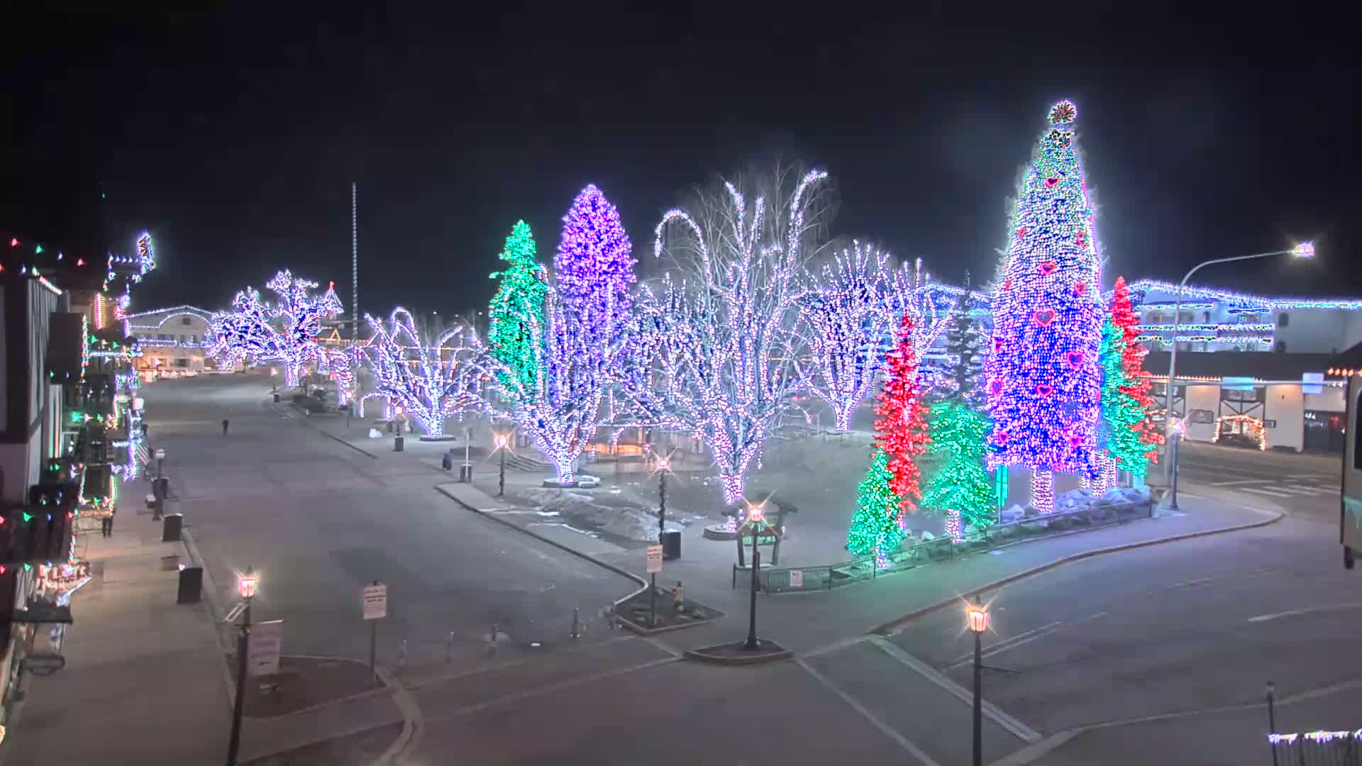 Leavenworth  Village Tumwater Mountain View Live Cam - Leavenworth, Chelan, Washington, USA