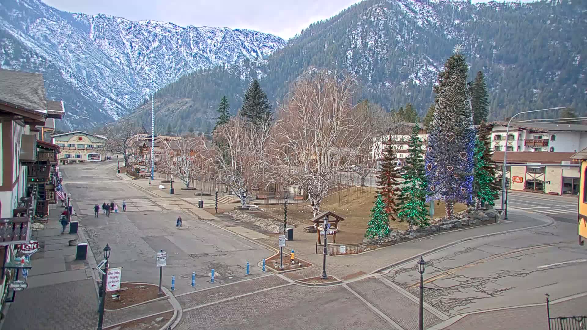 Leavenworth  Village Tumwater Mountain View Live Cam - Leavenworth, Chelan, Washington, USA
