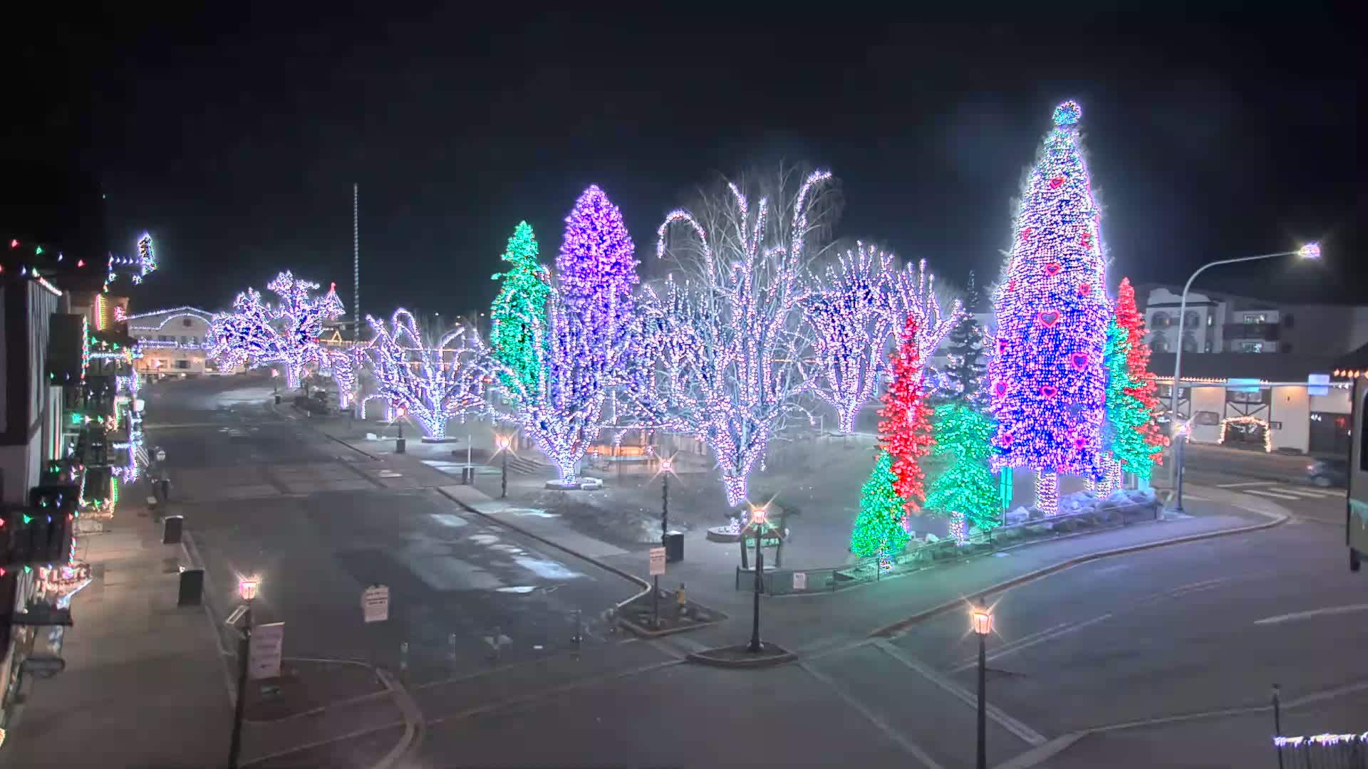 Leavenworth  Village Tumwater Mountain View Live Cam - Leavenworth, Chelan, Washington, USA