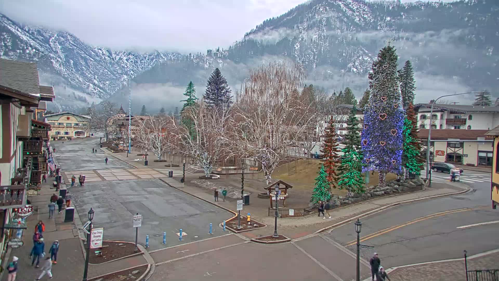 Leavenworth  Village Tumwater Mountain View Live Cam - Leavenworth, Chelan, Washington, USA