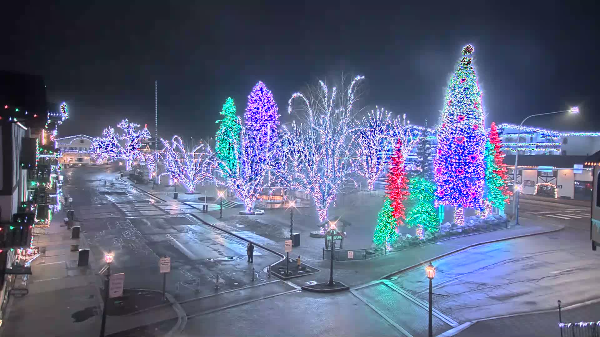 Leavenworth  Village Tumwater Mountain View Live Cam - Leavenworth, Chelan, Washington, USA