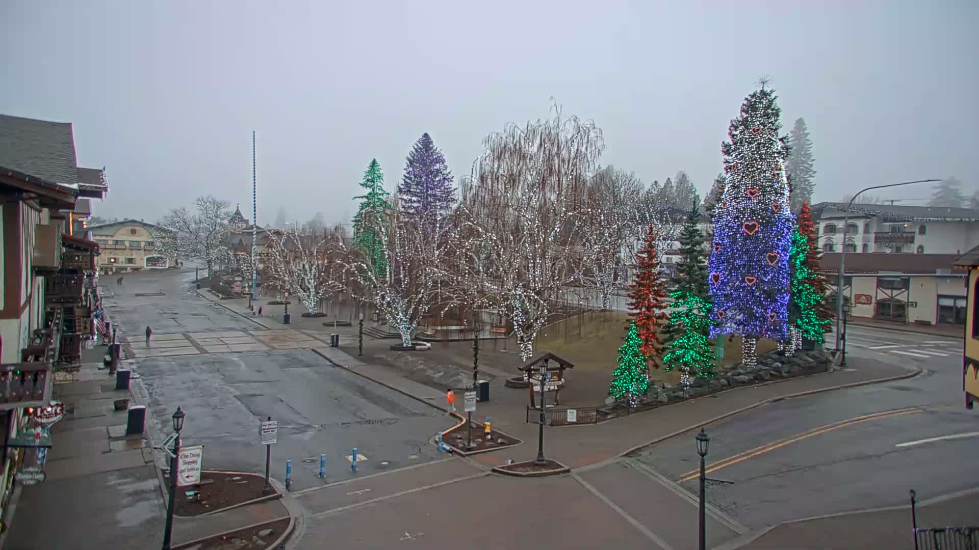 Leavenworth  Village Tumwater Mountain View Live Cam - Leavenworth, Chelan, Washington, USA
