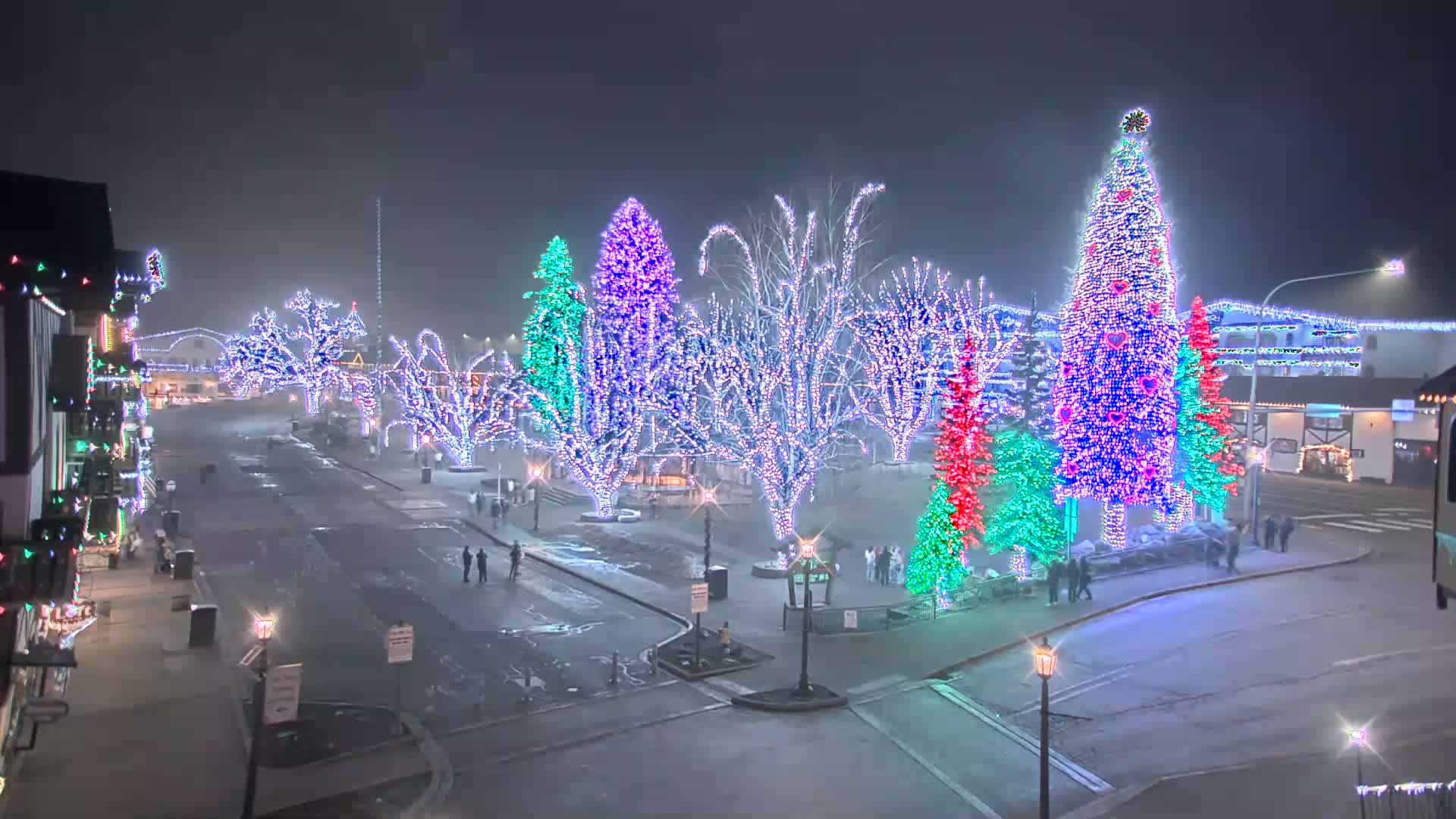 Leavenworth  Village Tumwater Mountain View Live Cam - Leavenworth, Chelan, Washington, USA