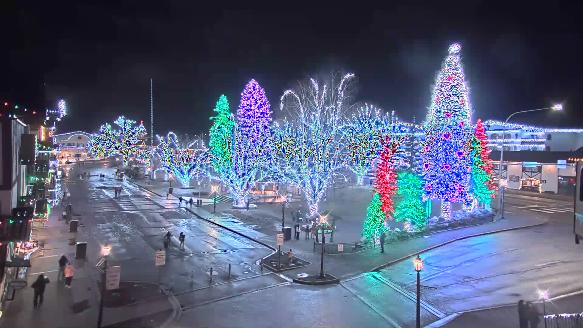Leavenworth  Village Tumwater Mountain View Live Cam - Leavenworth, Chelan, Washington, USA
