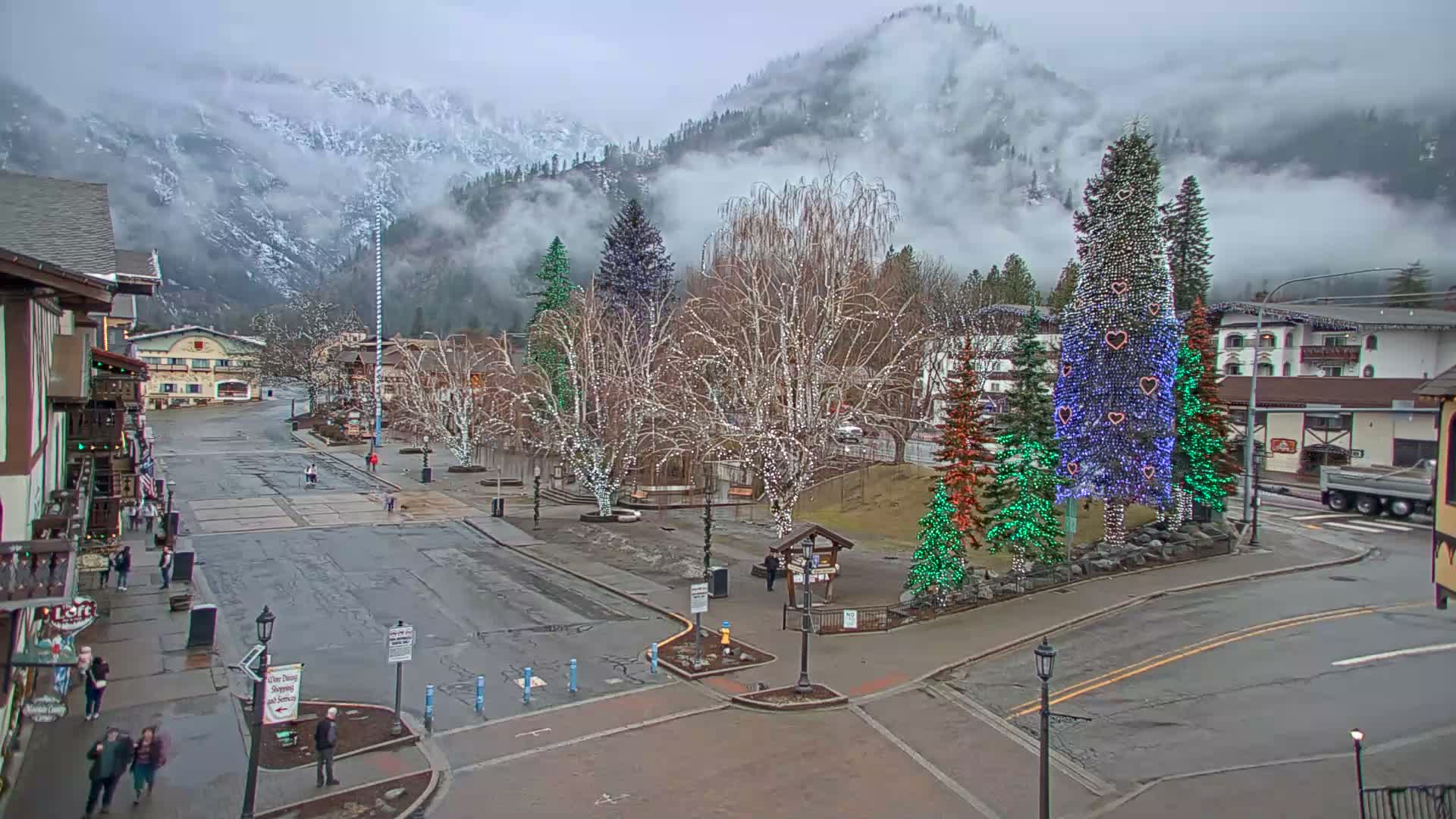 Leavenworth  Village Tumwater Mountain View Live Cam - Leavenworth, Chelan, Washington, USA