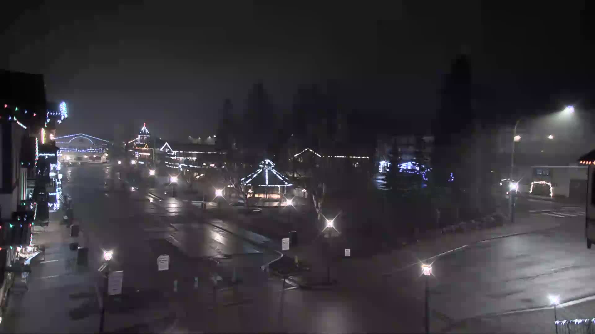 Leavenworth  Village Tumwater Mountain View Live Cam - Leavenworth, Chelan, Washington, USA