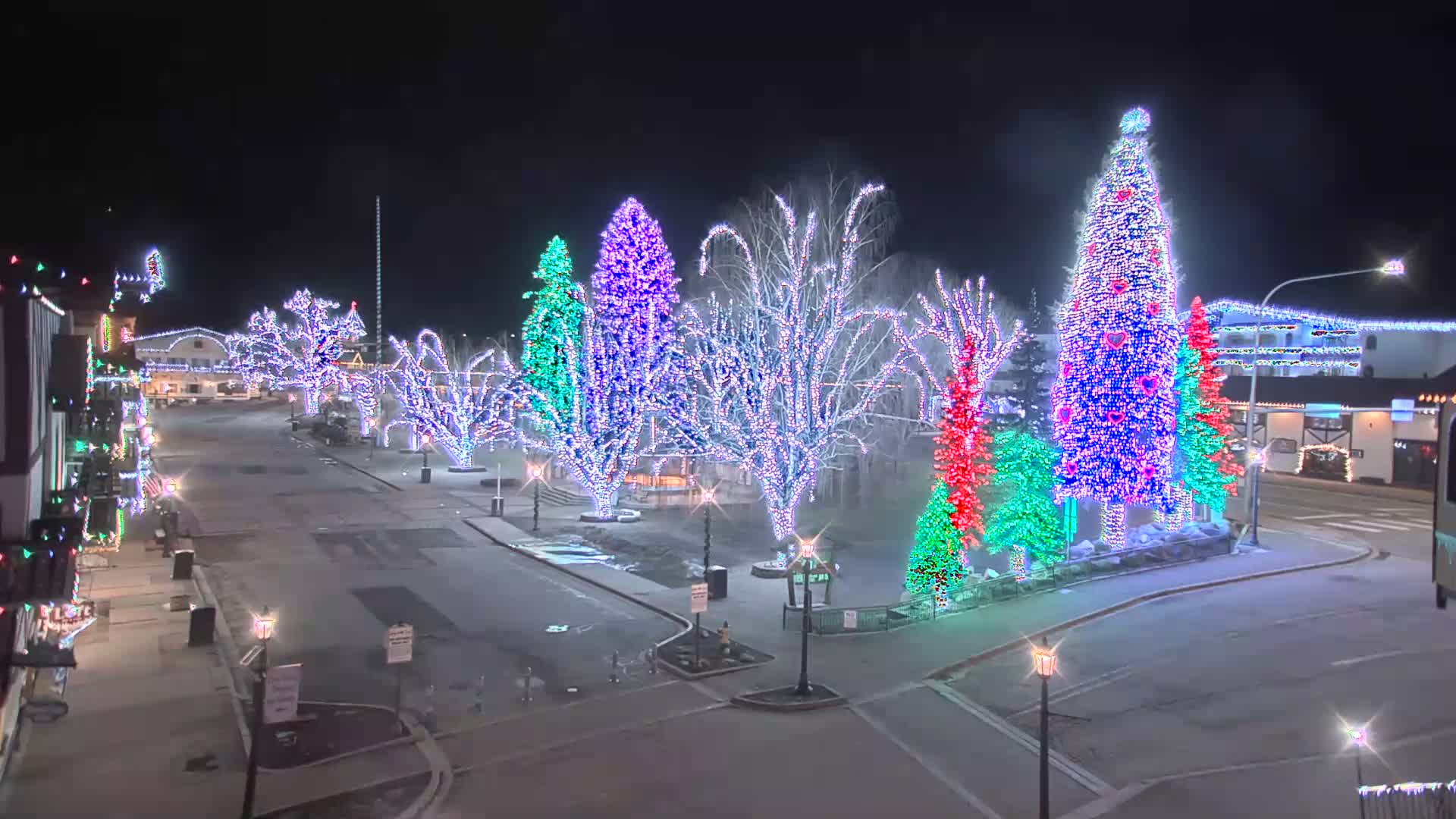 Leavenworth  Village Tumwater Mountain View Live Cam - Leavenworth, Chelan, Washington, USA