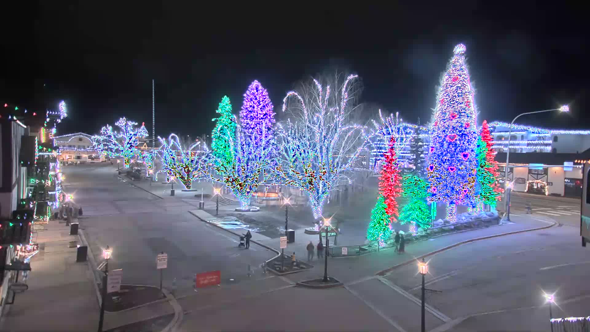 Leavenworth  Village Tumwater Mountain View Live Cam - Leavenworth, Chelan, Washington, USA