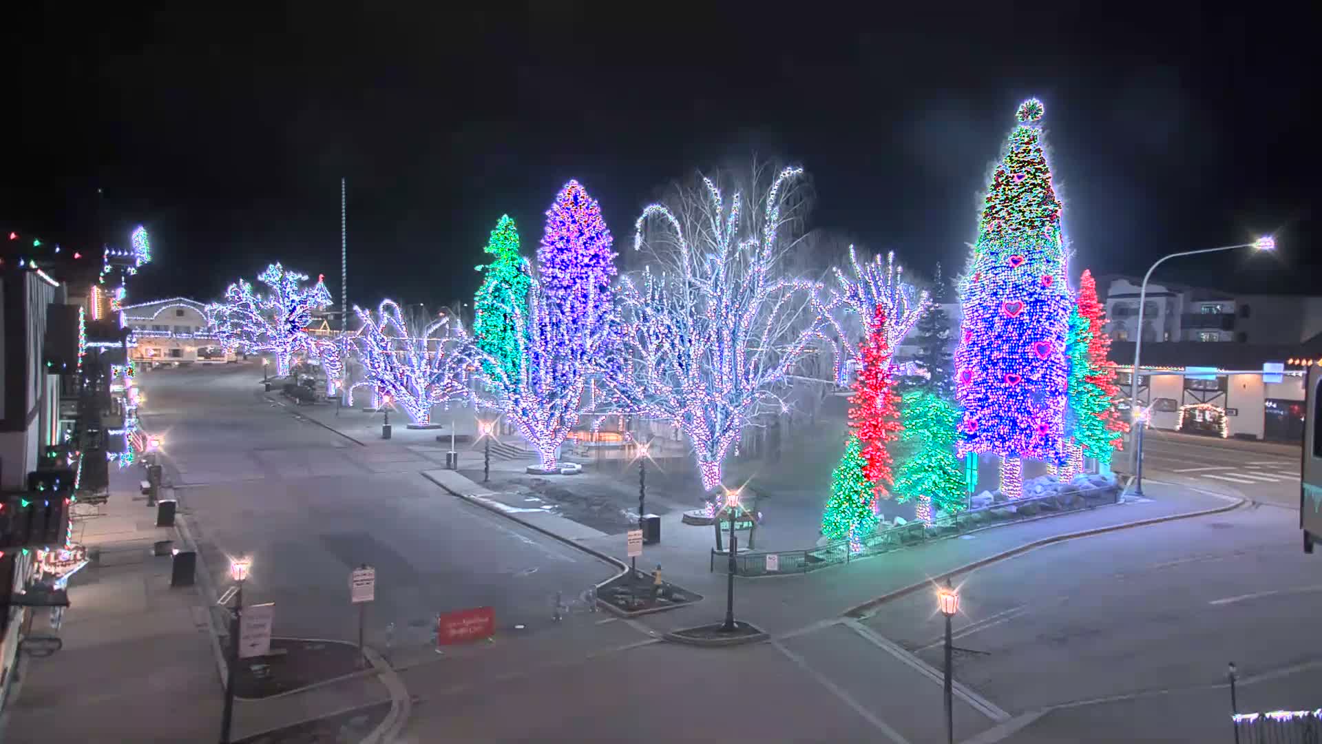 Leavenworth  Village Tumwater Mountain View Live Cam - Leavenworth, Chelan, Washington, USA