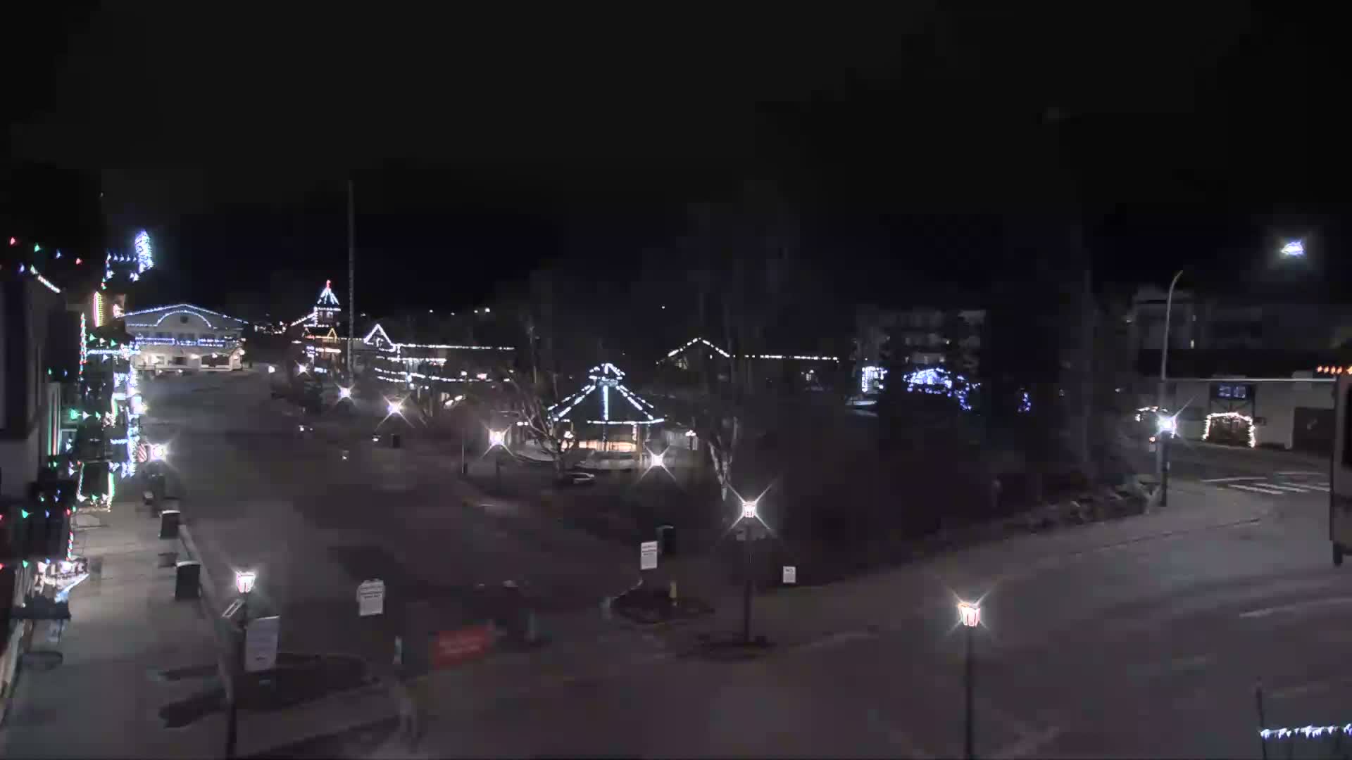 Leavenworth  Village Tumwater Mountain View Live Cam - Leavenworth, Chelan, Washington, USA