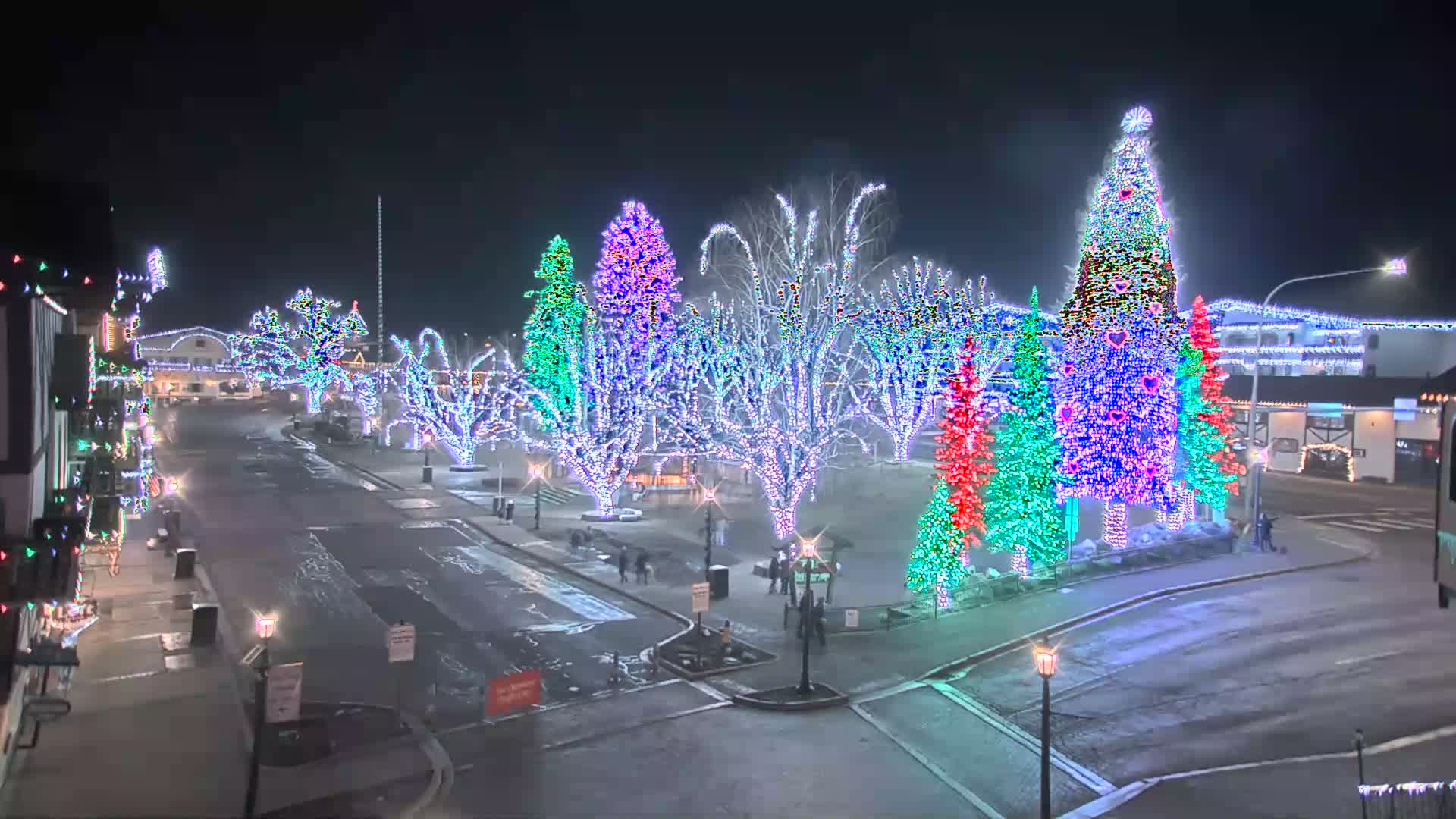Leavenworth  Village Tumwater Mountain View Live Cam - Leavenworth, Chelan, Washington, USA
