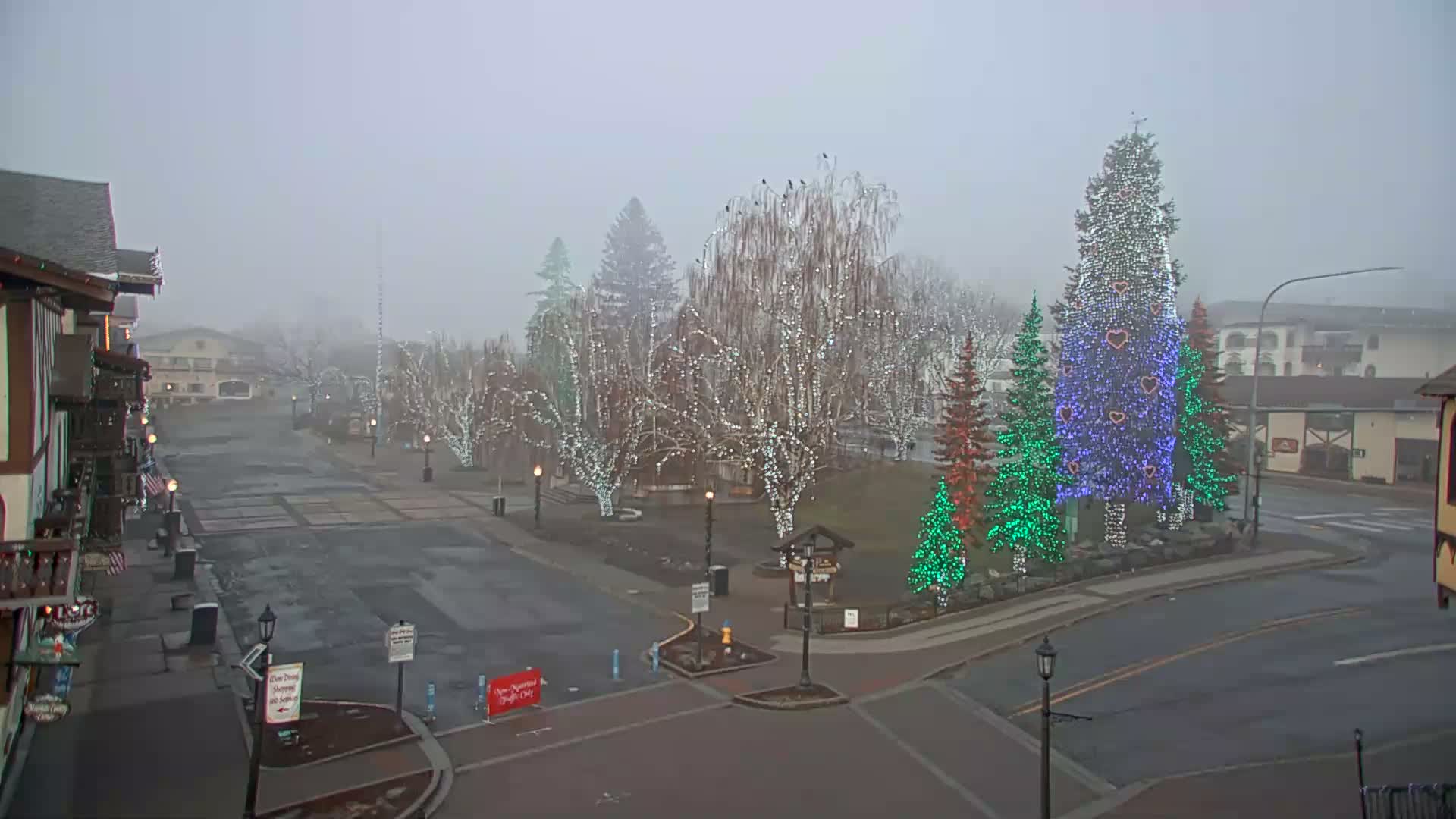 Leavenworth  Village Tumwater Mountain View Live Cam - Leavenworth, Chelan, Washington, USA