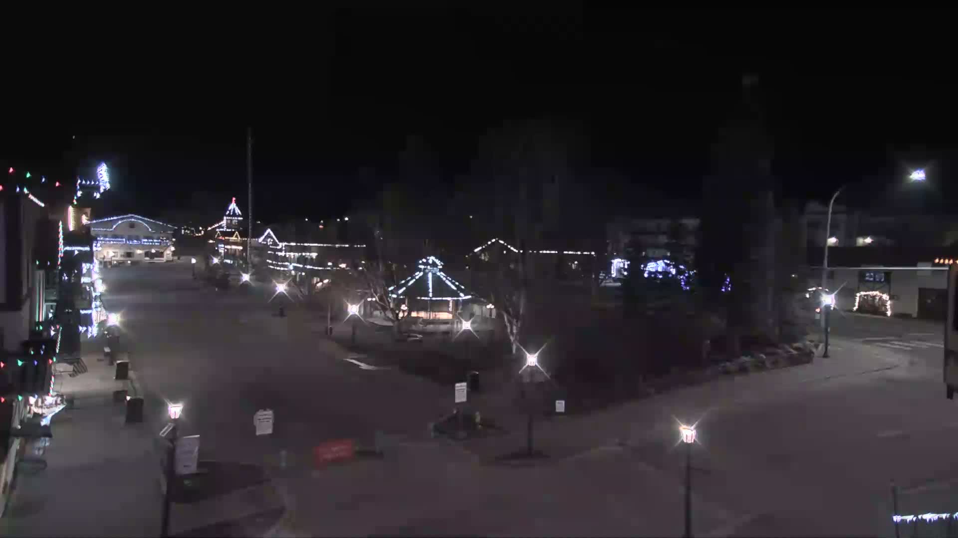 Leavenworth  Village Tumwater Mountain View Live Cam - Leavenworth, Chelan, Washington, USA