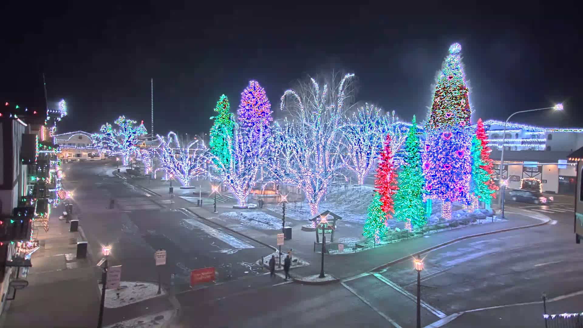 Leavenworth  Village Tumwater Mountain View Live Cam - Leavenworth, Chelan, Washington, USA