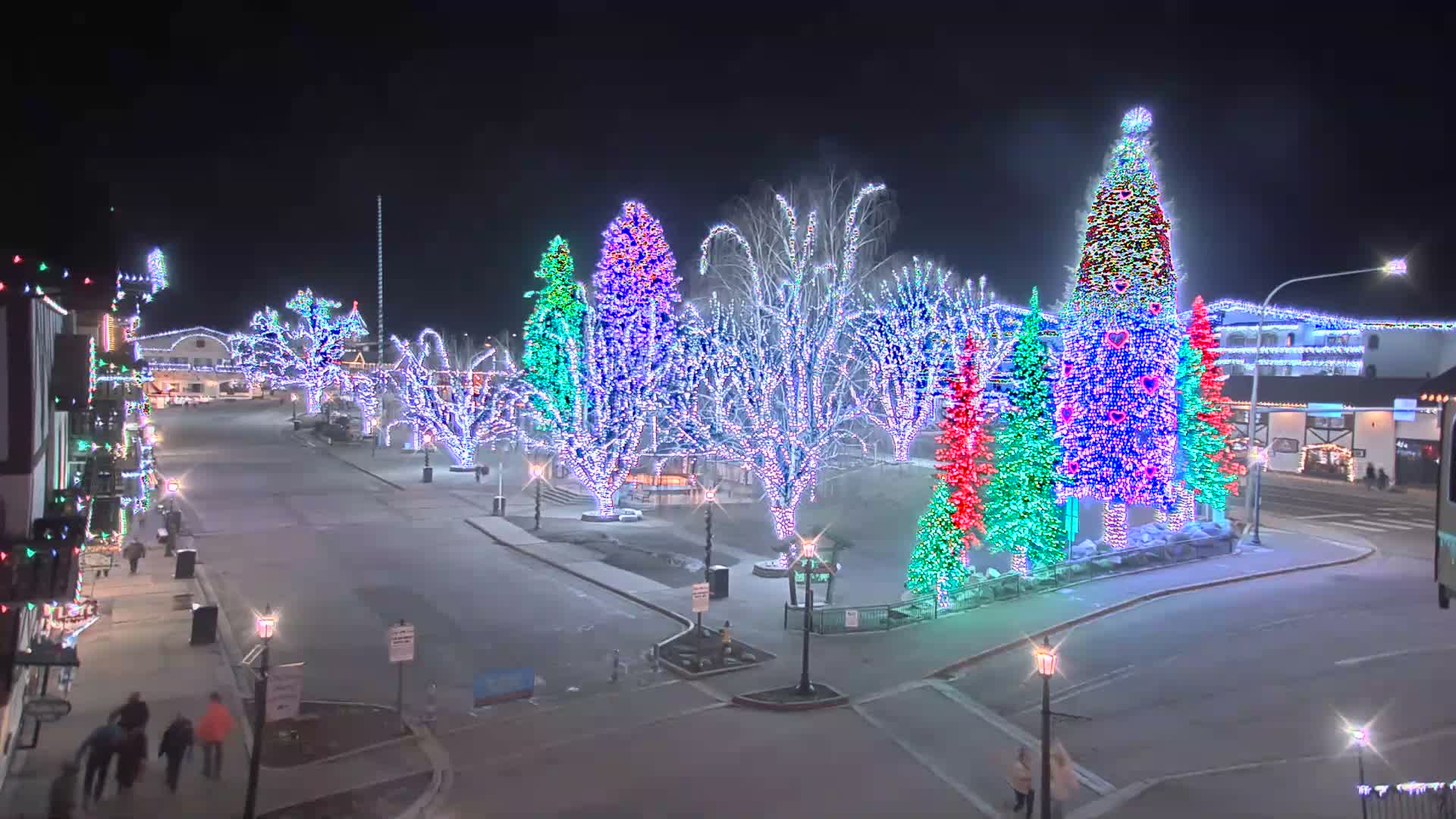 Leavenworth  Village Tumwater Mountain View Live Cam - Leavenworth, Chelan, Washington, USA