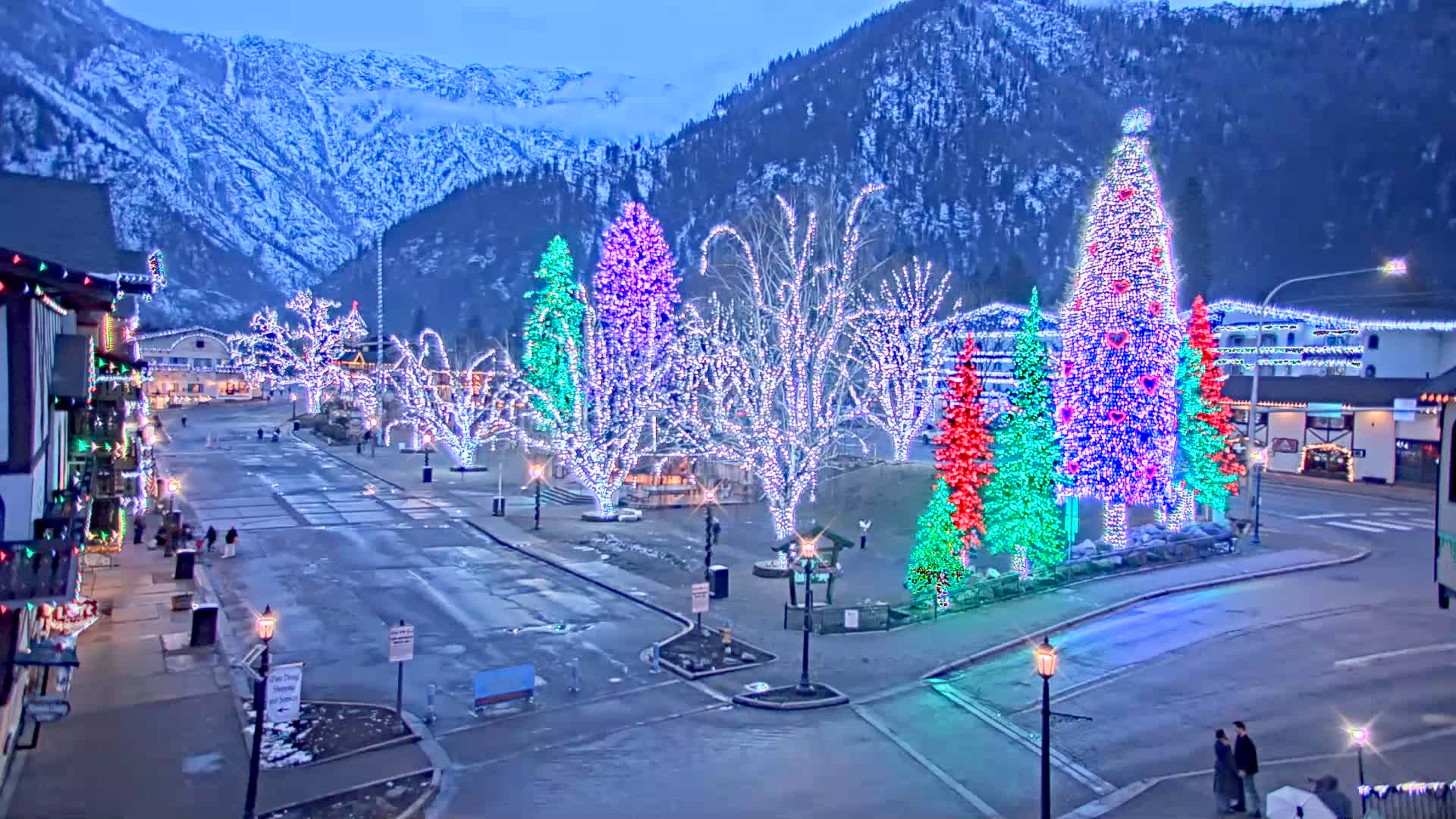 Leavenworth  Village Tumwater Mountain View Live Cam - Leavenworth, Chelan, Washington, USA