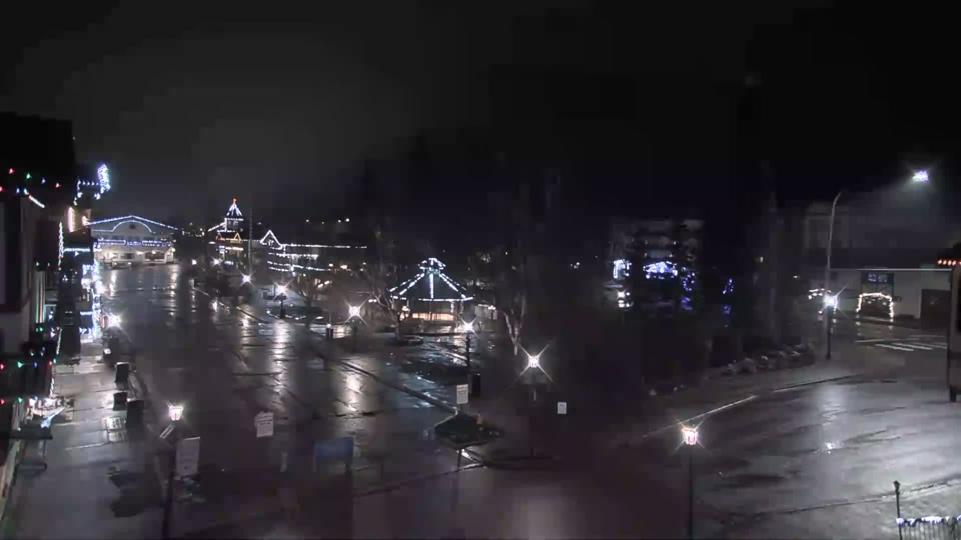 Leavenworth  Village Tumwater Mountain View Live Cam - Leavenworth, Chelan, Washington, USA