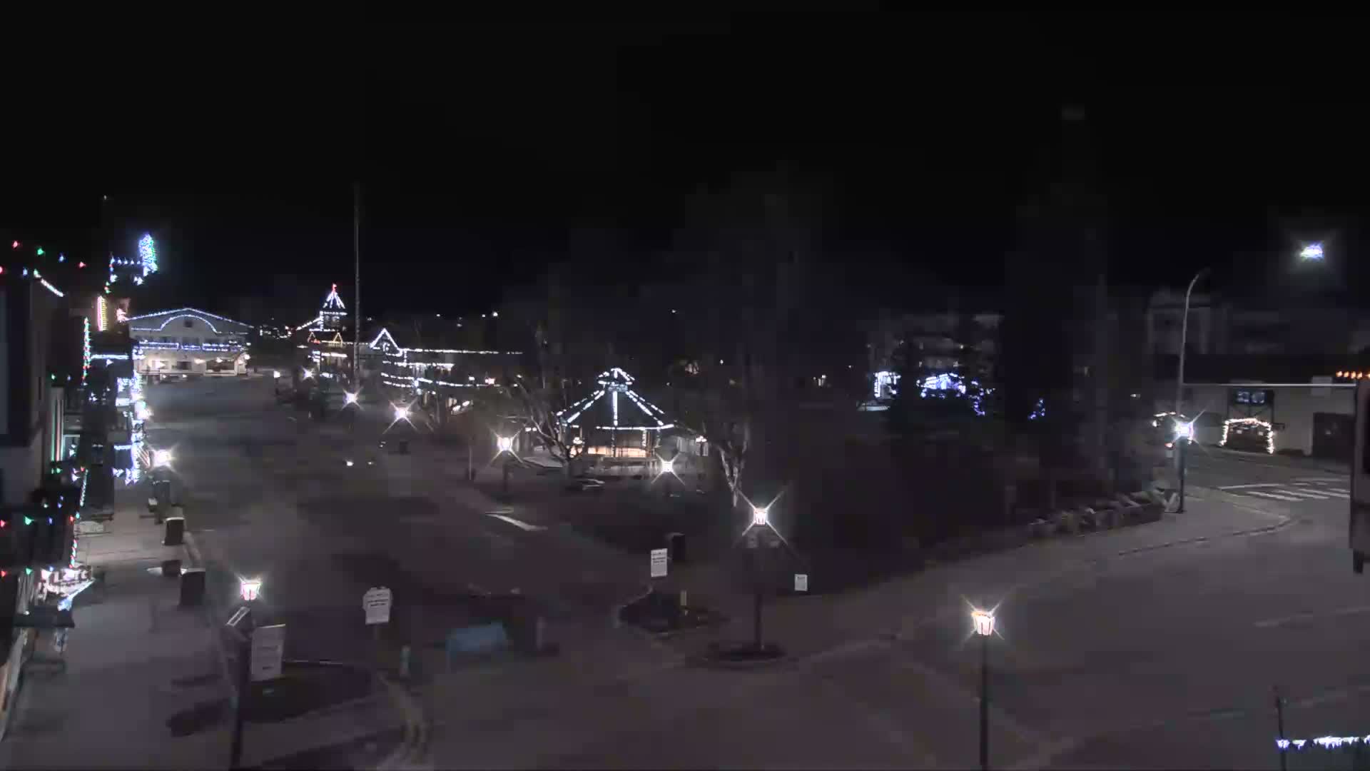 Leavenworth  Village Tumwater Mountain View Live Cam - Leavenworth, Chelan, Washington, USA