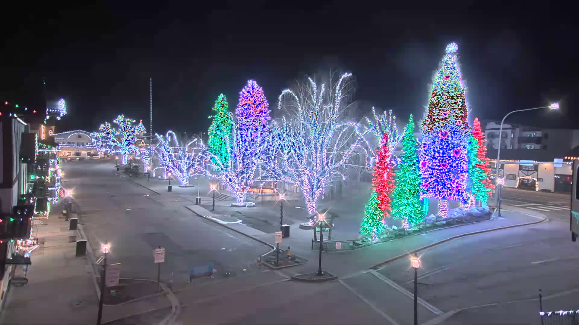Leavenworth  Village Tumwater Mountain View Live Cam - Leavenworth, Chelan, Washington, USA
