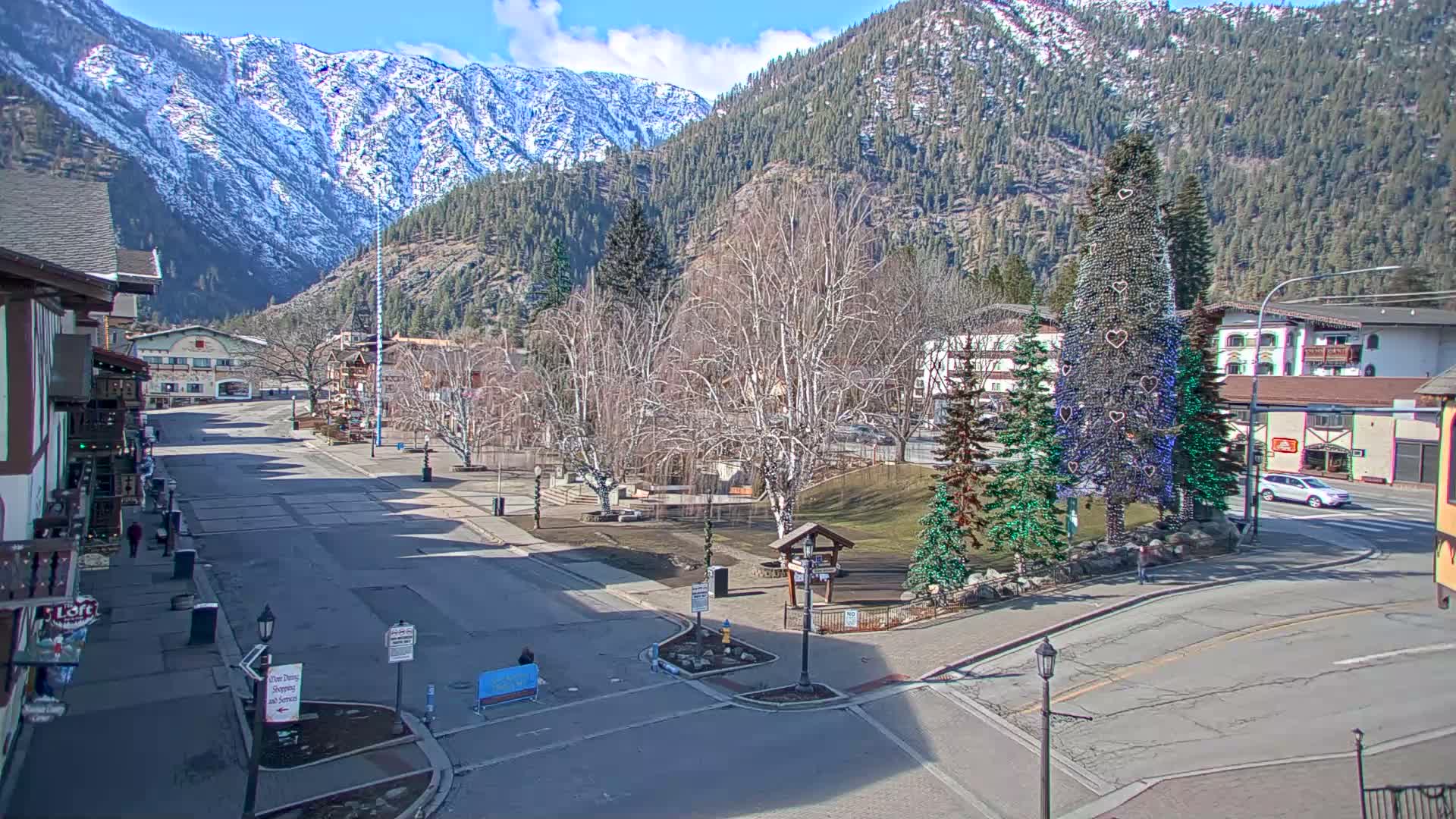 Leavenworth  Village Tumwater Mountain View Live Cam - Leavenworth, Chelan, Washington, USA