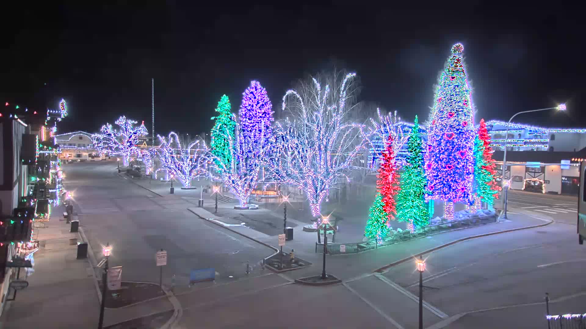 Leavenworth  Village Tumwater Mountain View Live Cam - Leavenworth, Chelan, Washington, USA