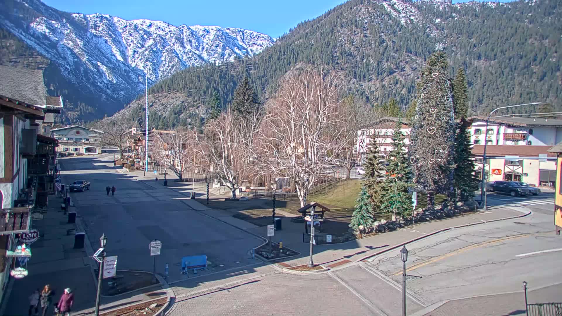 Leavenworth  Village Tumwater Mountain View Live Cam - Leavenworth, Chelan, Washington, USA