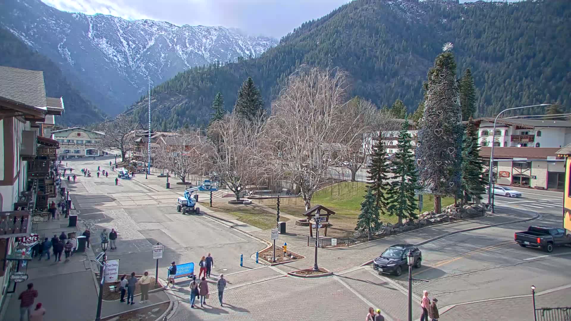 Leavenworth  Village Tumwater Mountain View Live Cam - Leavenworth, Chelan, Washington, USA