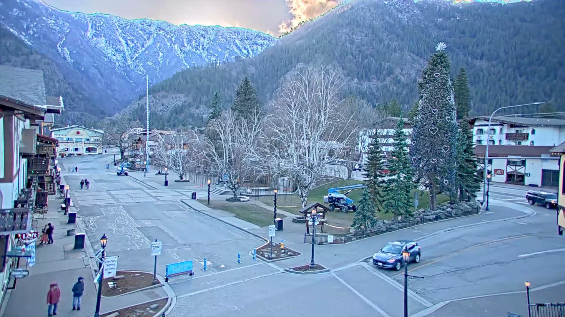 Leavenworth  Village Tumwater Mountain View Live Cam - Leavenworth, Chelan, Washington, USA