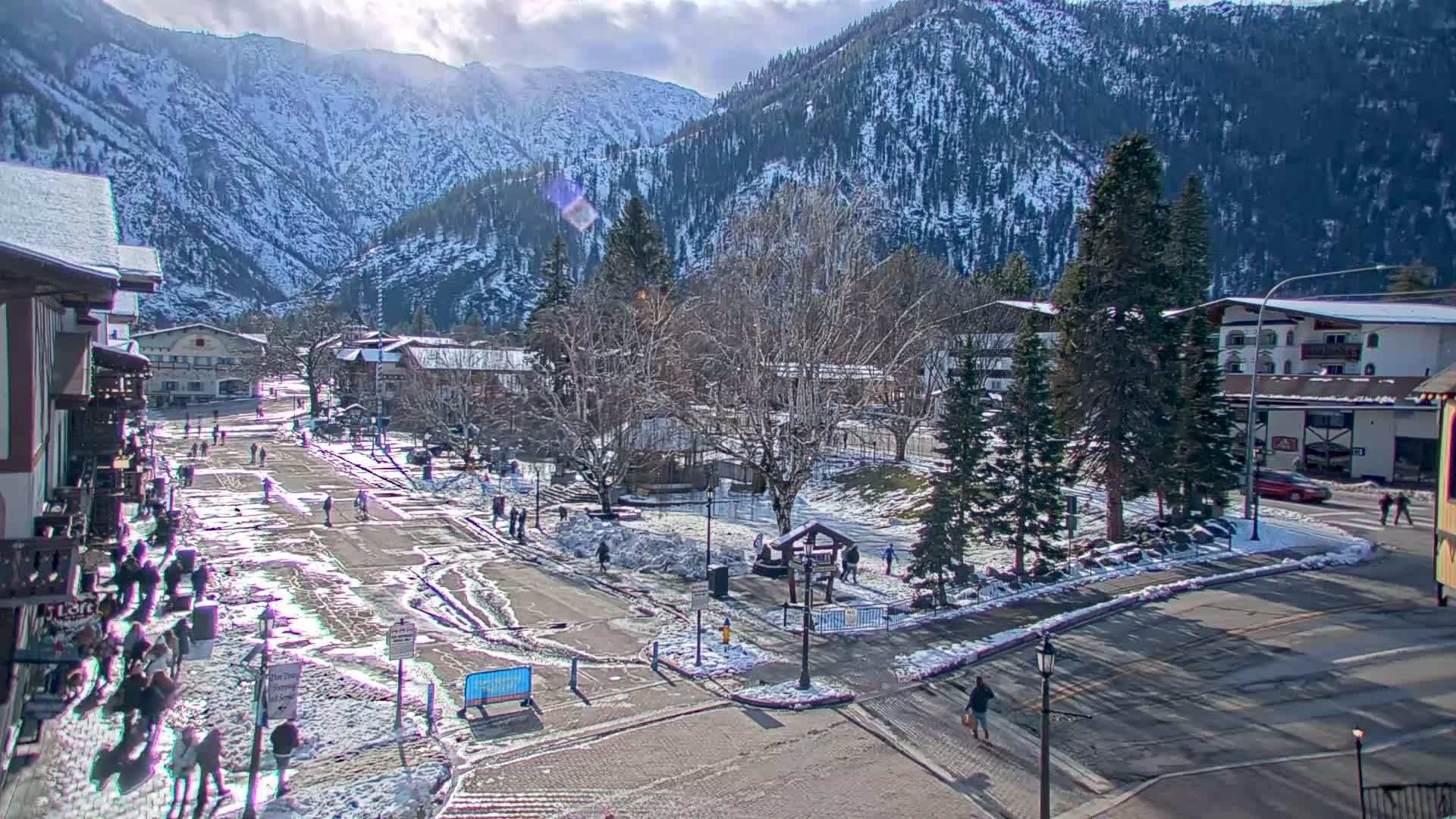 Leavenworth  Village Tumwater Mountain View Live Cam - Leavenworth, Chelan, Washington, USA