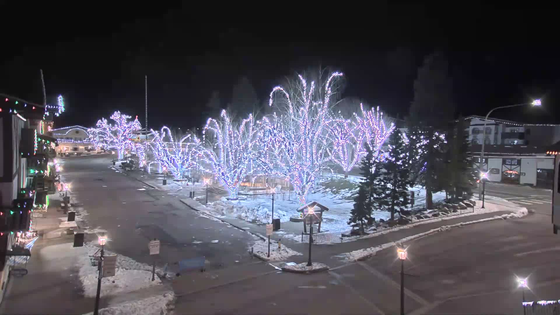Leavenworth  Village Tumwater Mountain View Live Cam - Leavenworth, Chelan, Washington, USA